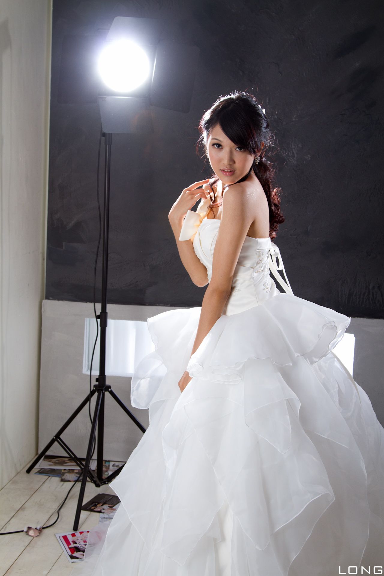 台湾美女模特陈玮廷Jill《婚紗之白》_第2张