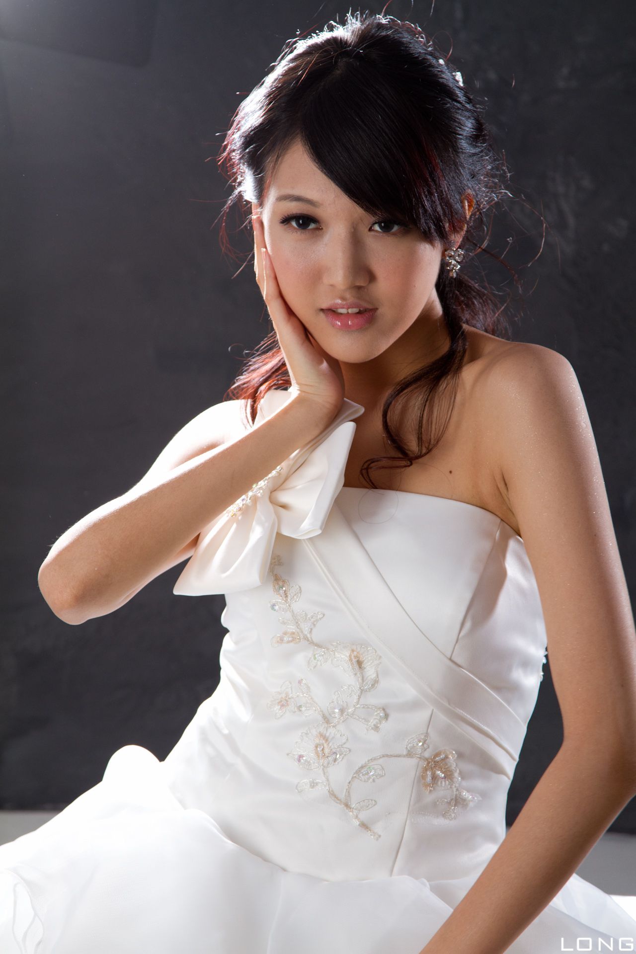 台湾美女模特陈玮廷Jill《婚紗之白》_第3张