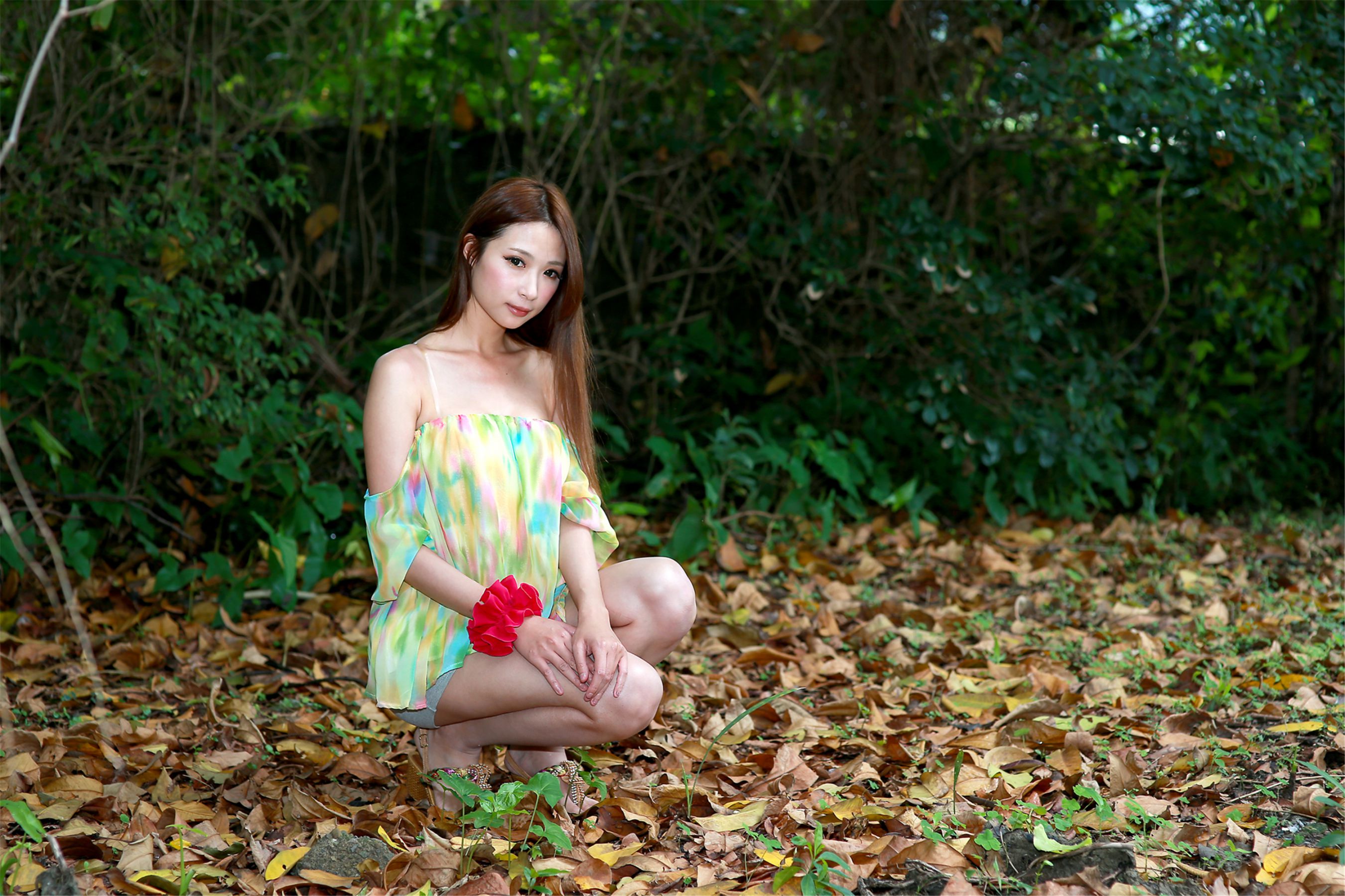 台湾妹子林小芭《春游踏青外拍》_第1张