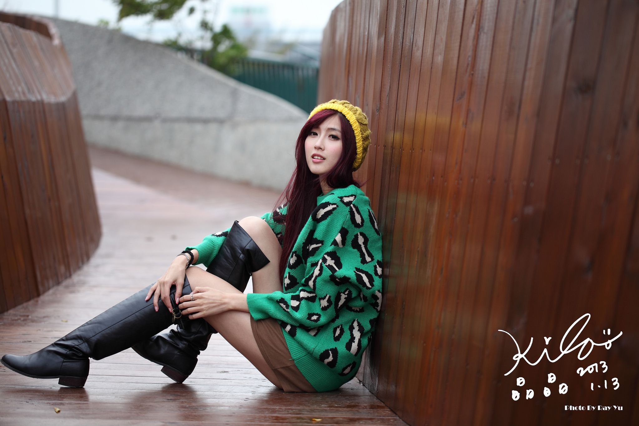 台湾模特廖挺伶/Kila晶晶《绿色长衣+长靴》街拍_第3张