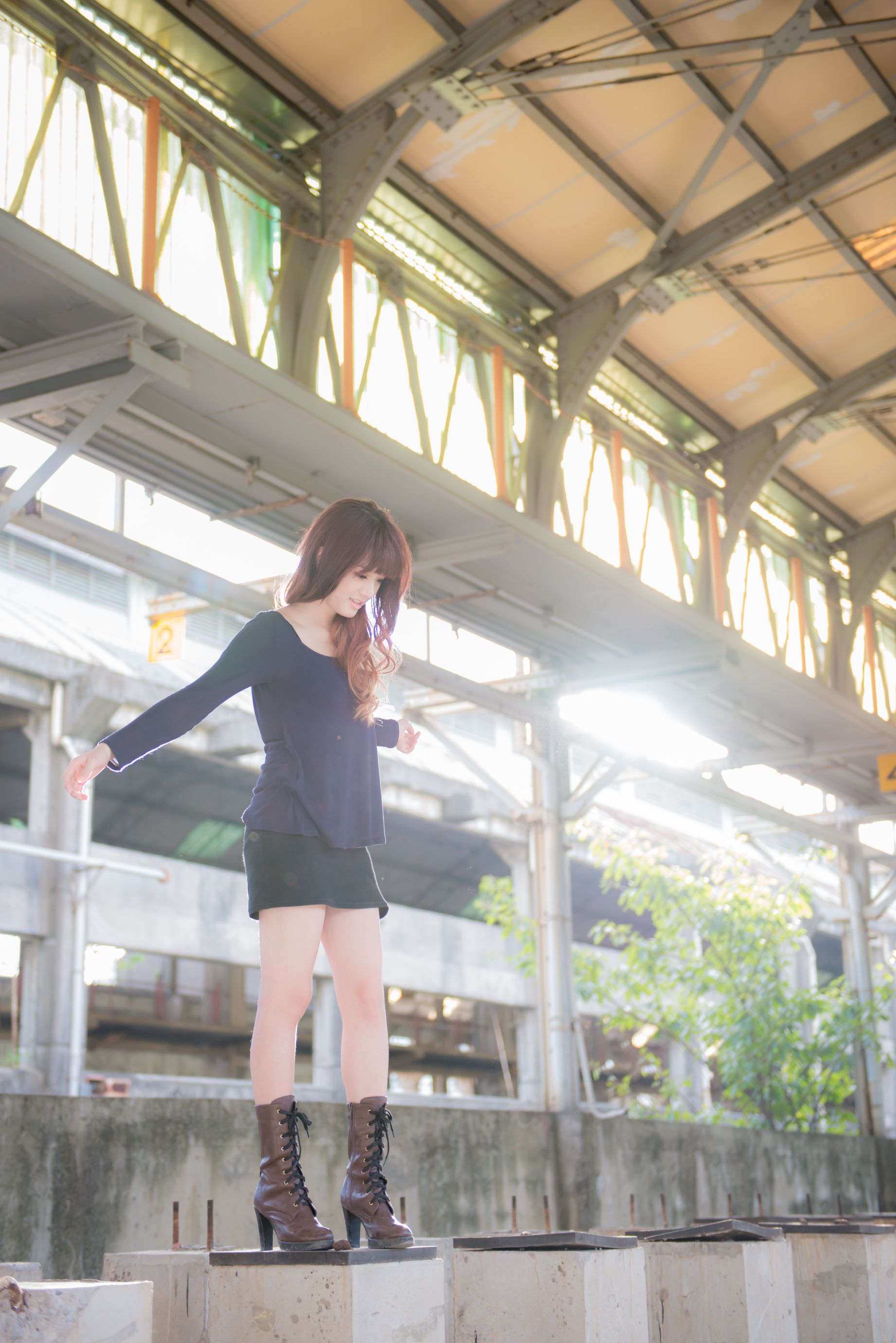 台湾正妹林岗怡Didy《废墟车站唯美外拍》_第2张