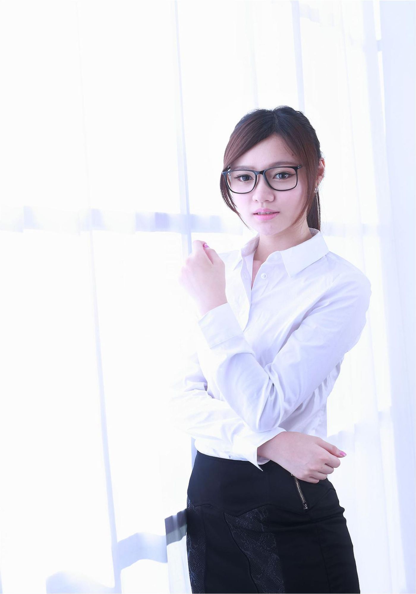 台湾模特苏小立《OL职业装棚拍》_第3张