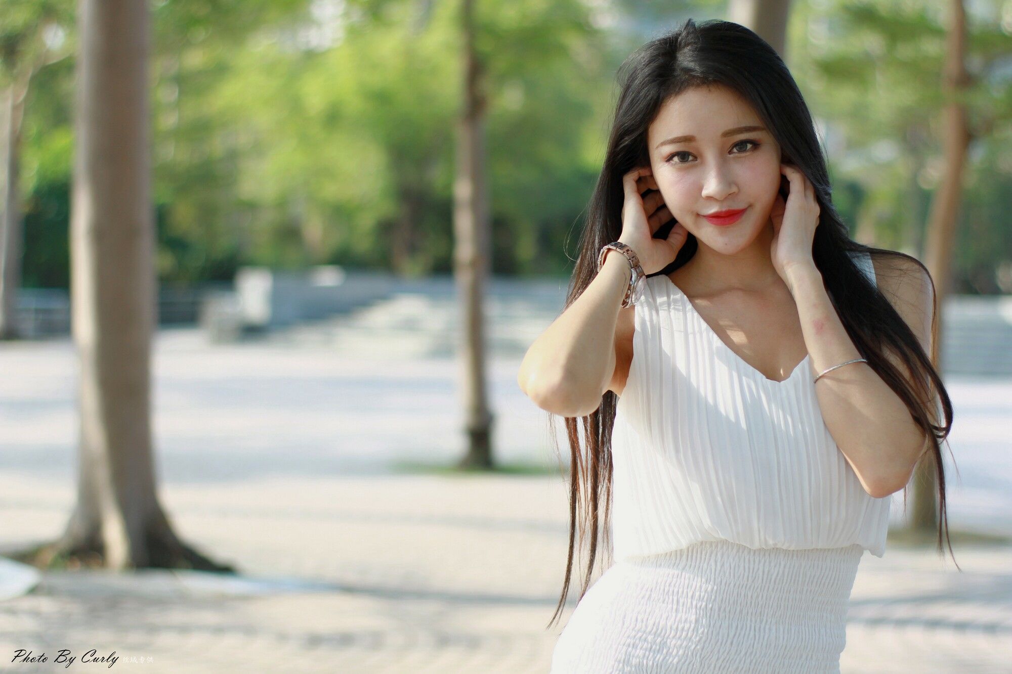 [台湾正妹] 詹艾葳Avril《高雄美術館》_第1张