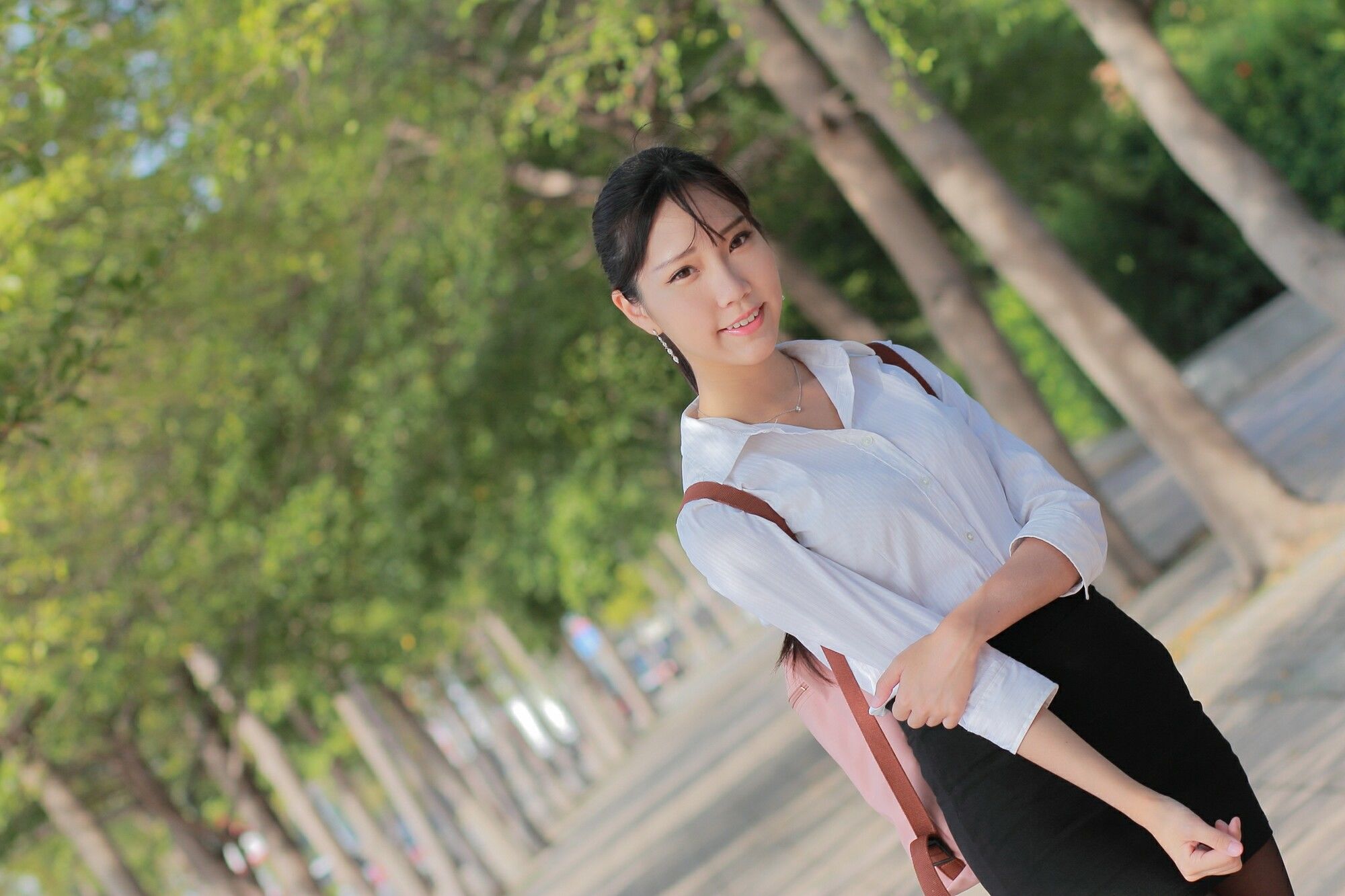 [台湾正妹] 豬比《兒童美術館外拍》_第2张