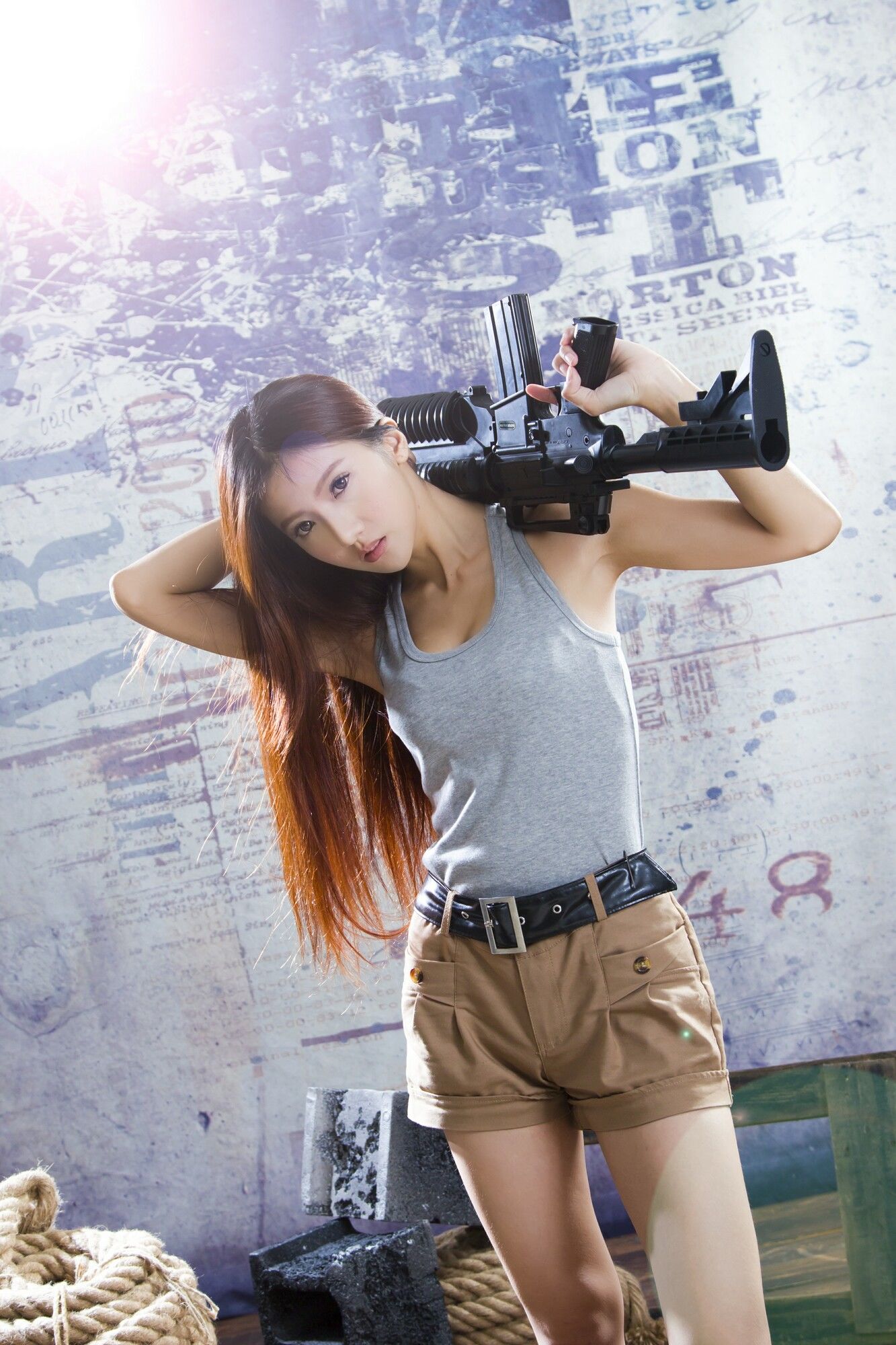 [台湾正妹] 薇安Vivian 琴棚軍警&海盜風棚拍_第1张