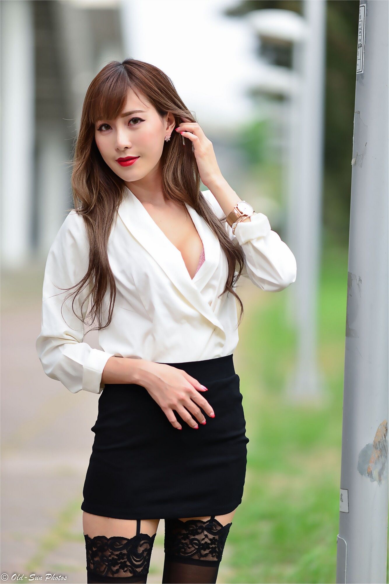 [台湾网红美女] 黄艾比Abbie《油廠國小OL外拍》_第4张