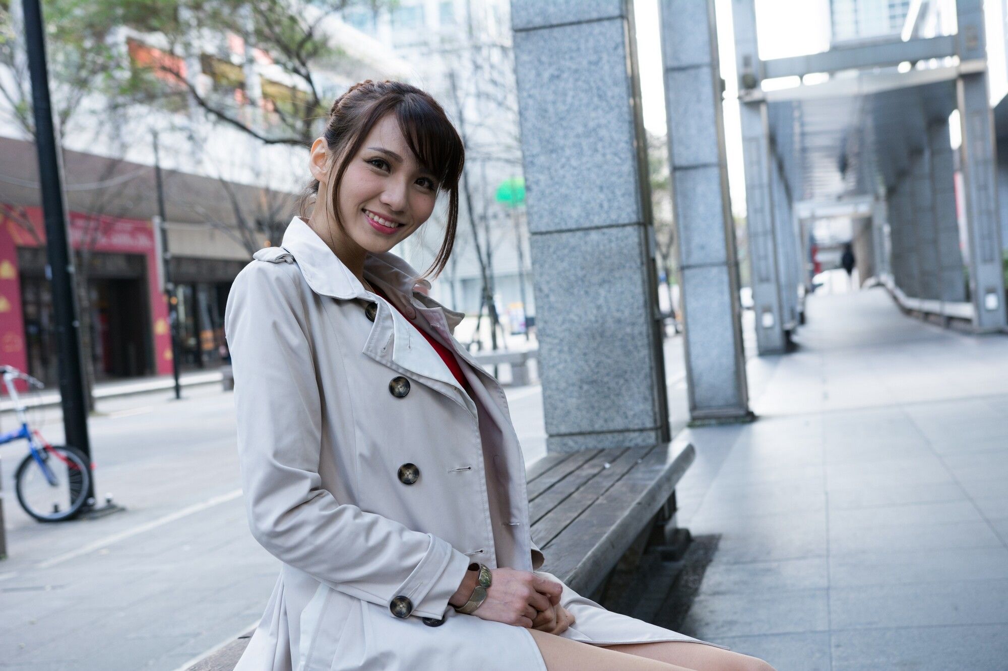 [台湾正妹] 蔡译心Candice《信義區周邊 时尚风衣街拍》_第1张