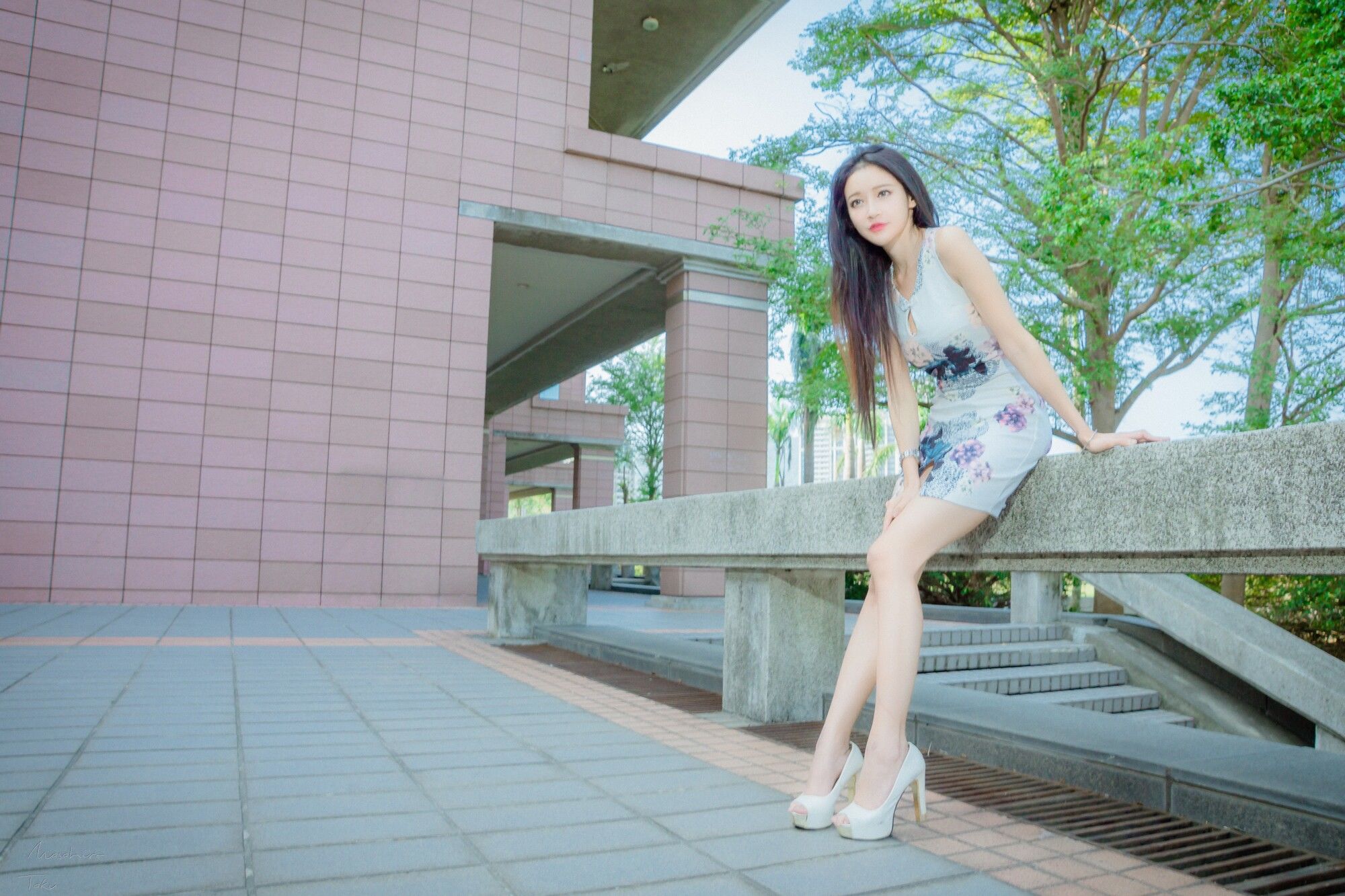 [台湾网红美女] 詹艾葳Avril《黑白双色女神街拍》_第4张