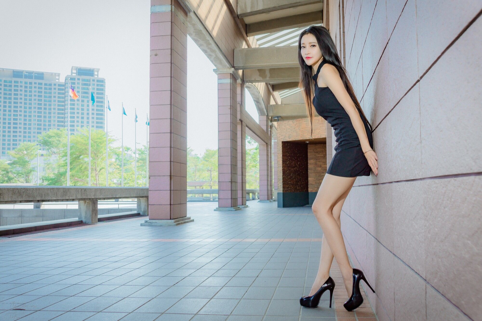 [台湾网红美女] 詹艾葳Avril《黑白双色女神街拍》_第5张