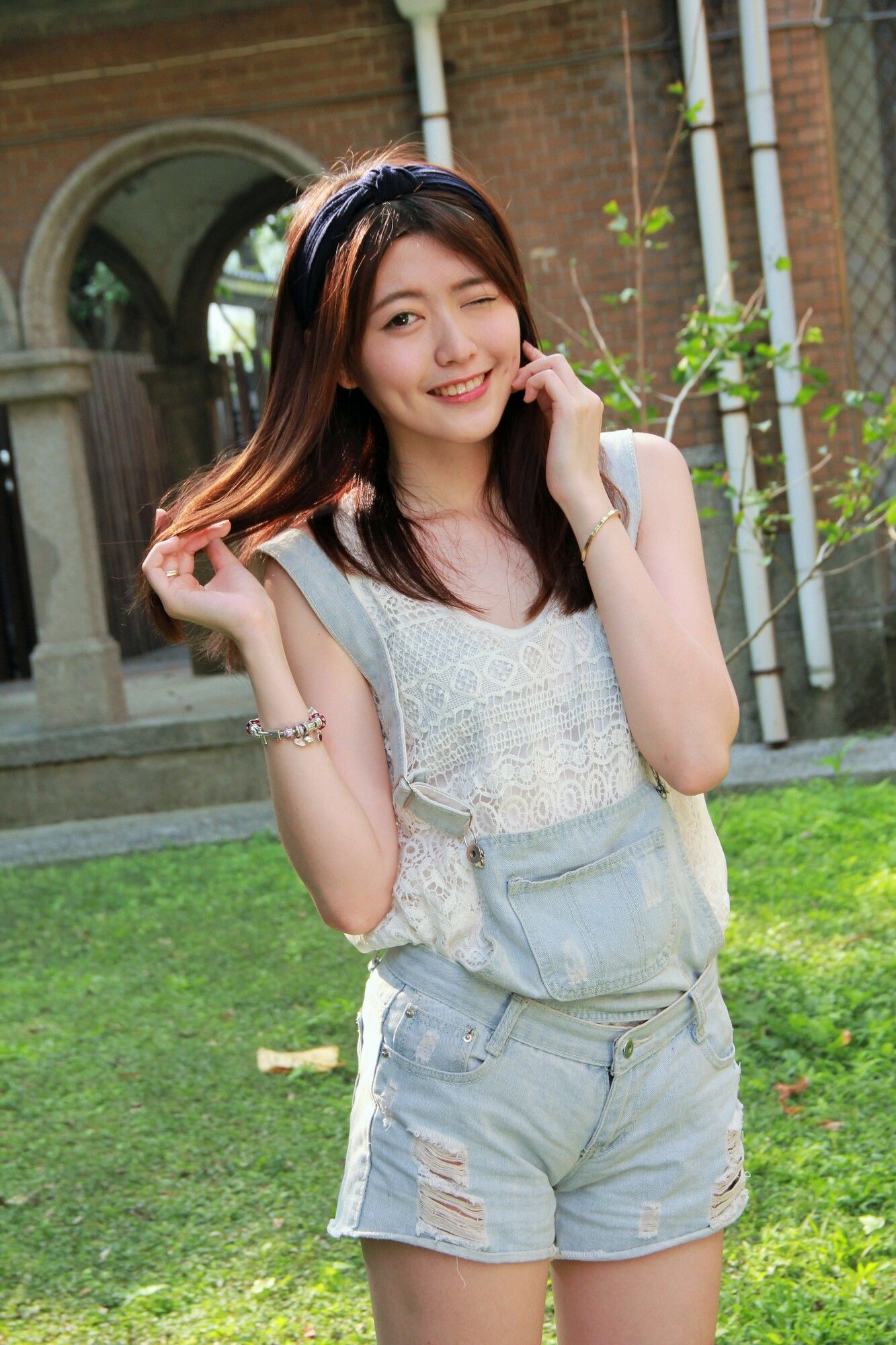 [台湾网红美女] Brindy薛薛/黄品瑄《台湾大学外拍》_第4张