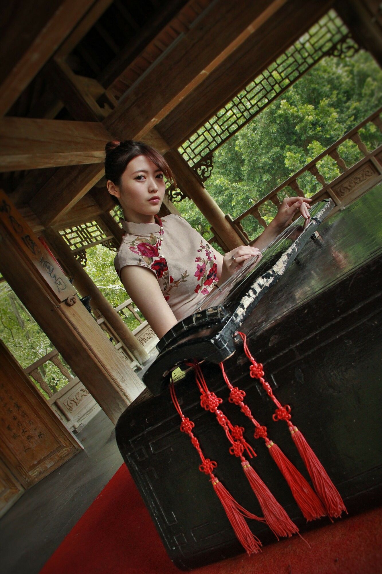 [台湾正妹] 黄品瑄/Brindy薛薛《至善園旗袍外拍》_第2张