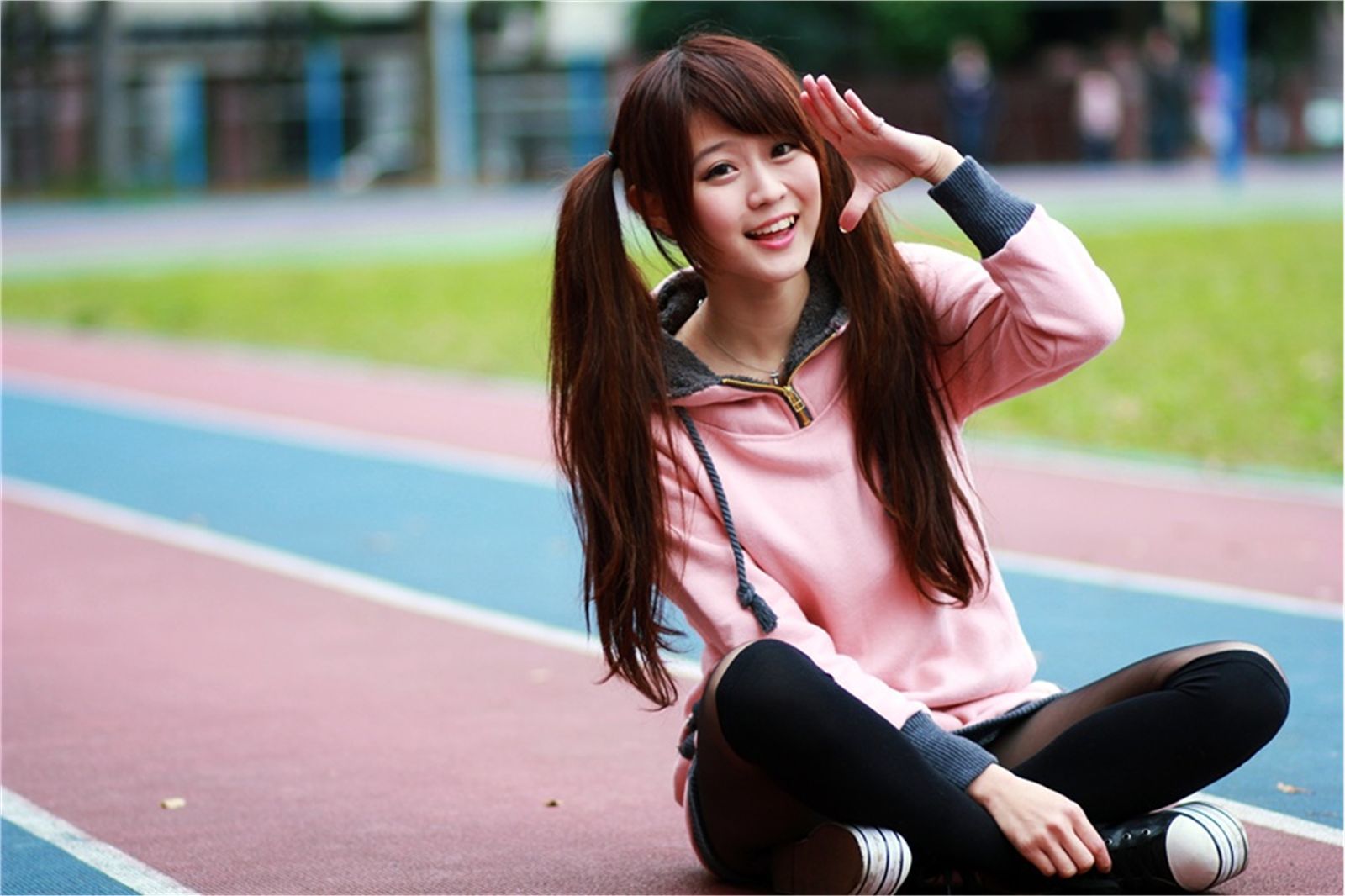 [台湾正妹] 邱俞瑄(渔瑄)+白白《校园卖萌外拍》_第3张