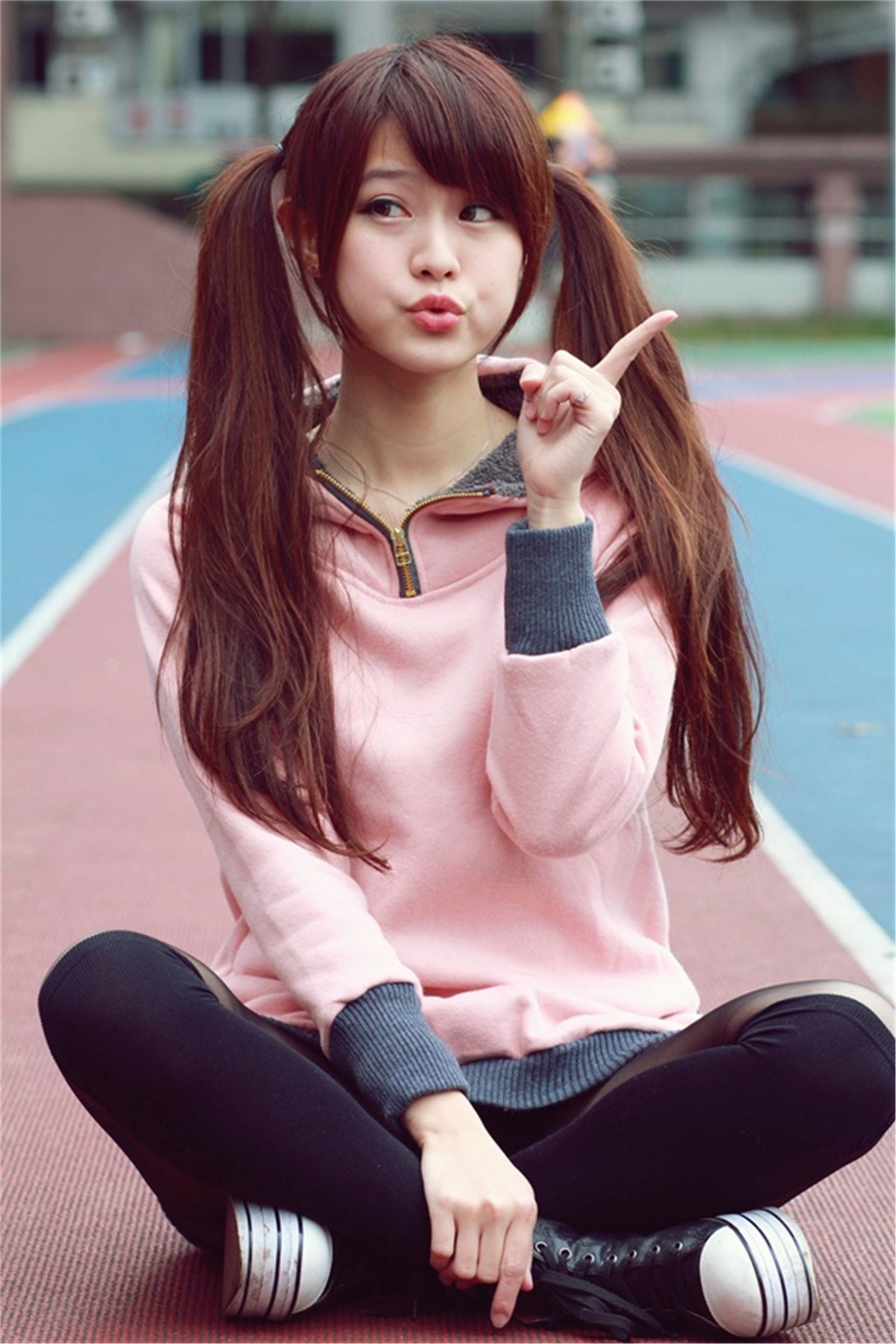 [台湾正妹] 邱俞瑄(渔瑄)+白白《校园卖萌外拍》_第4张