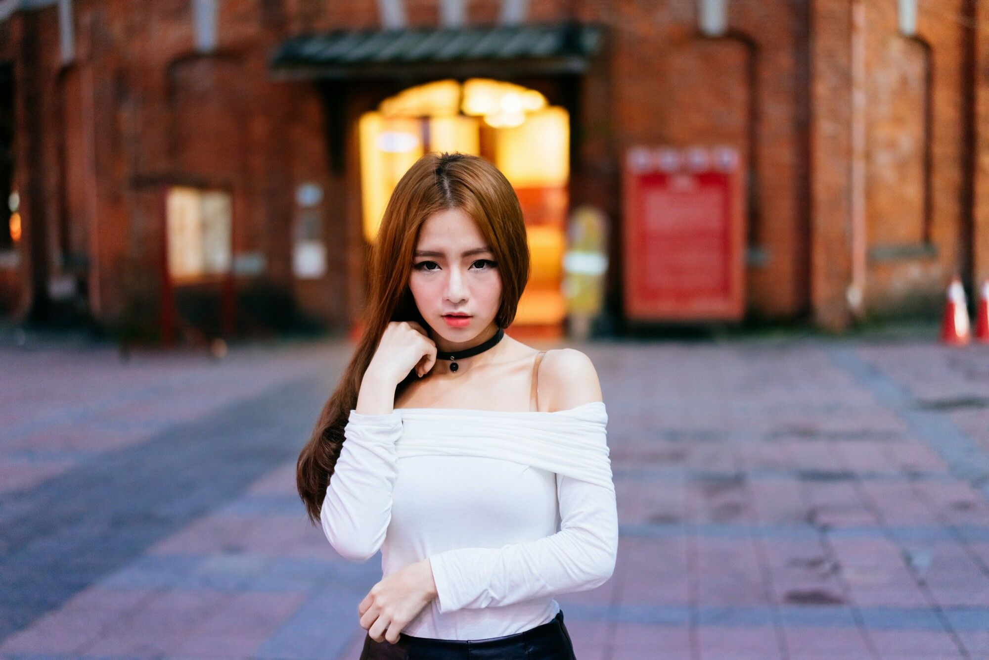 [台湾正妹] Dora周盈欣 街拍长靴黑丝皮裙_第5张