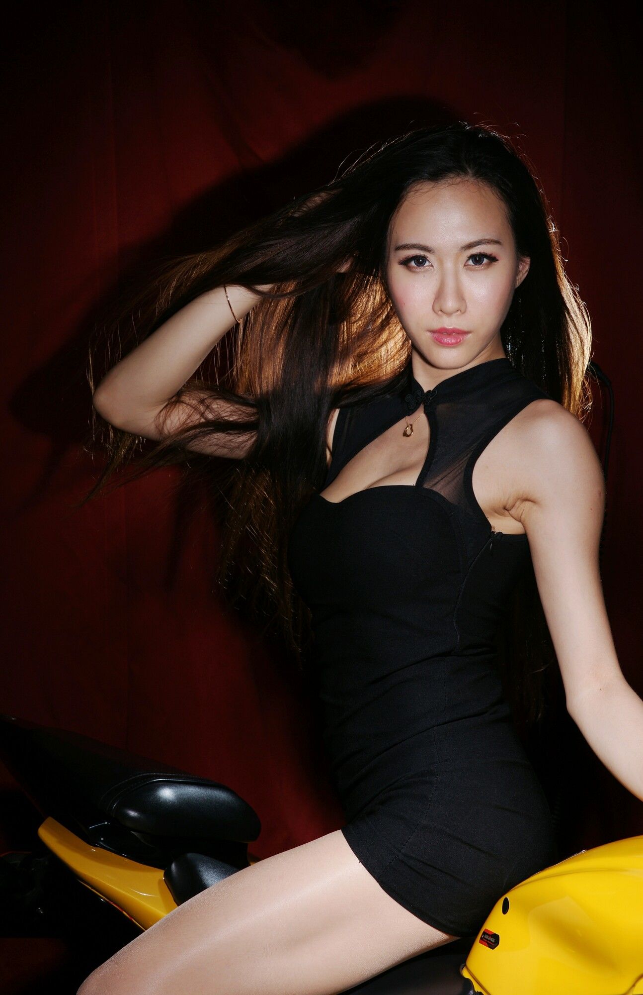 [台湾网红美女] Dora妍希 棚拍+室拍（4套服装）_第2张