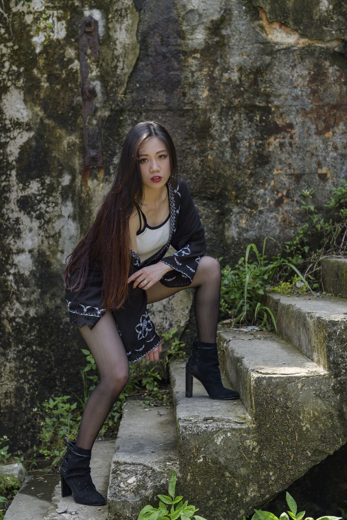 [台湾正妹] coco 阳光下的热裤黑丝_第5张