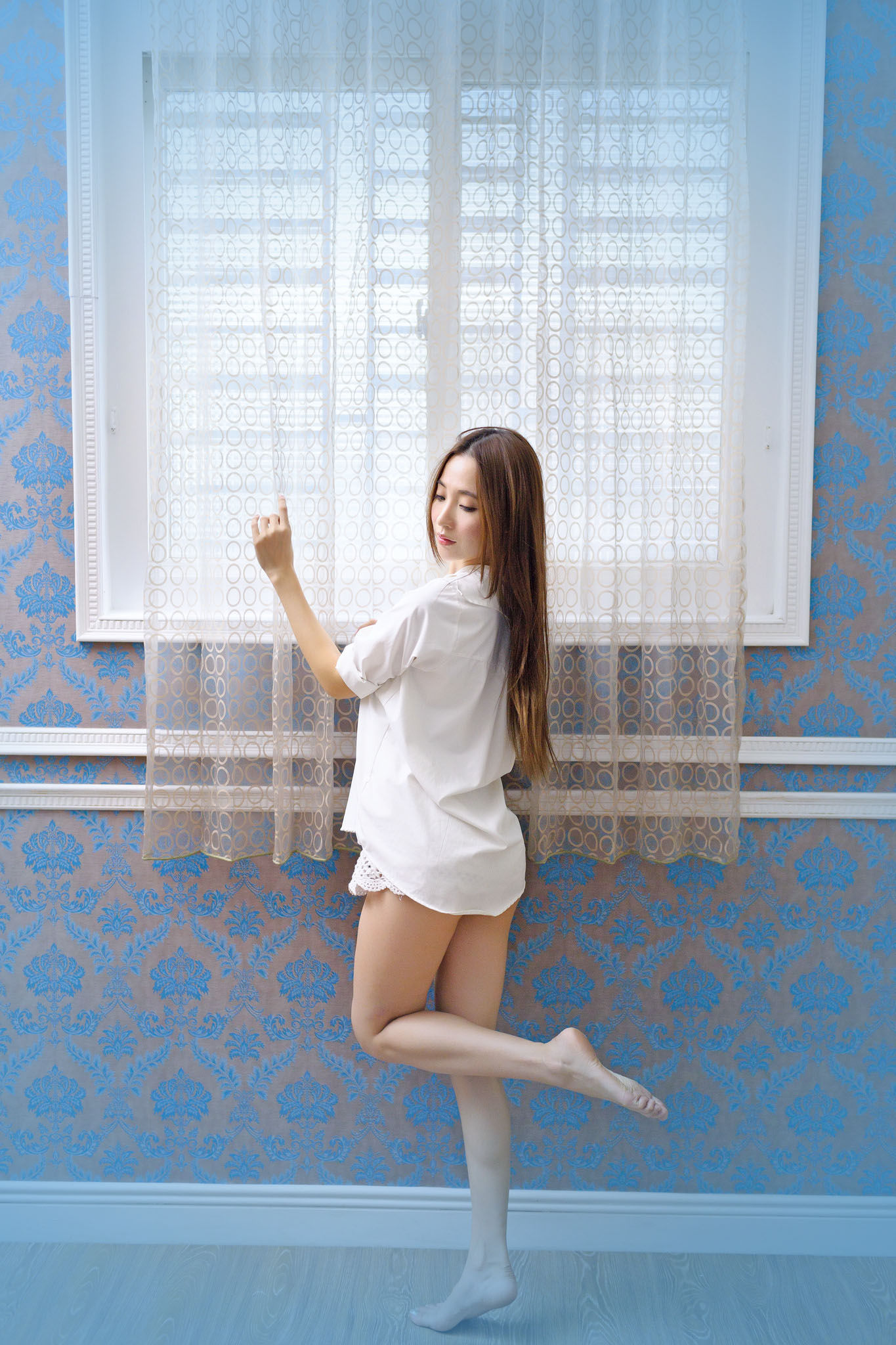 [台湾网红美女] Anber小安柏 时尚棚拍_第2张