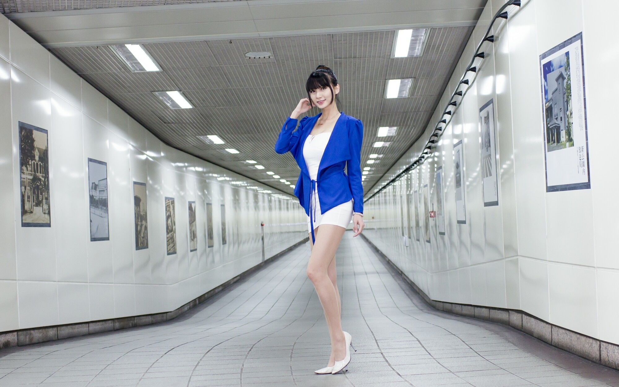 [台湾正妹] 蔡译心《中正紀念堂+富錦街時裝外拍》_第1张
