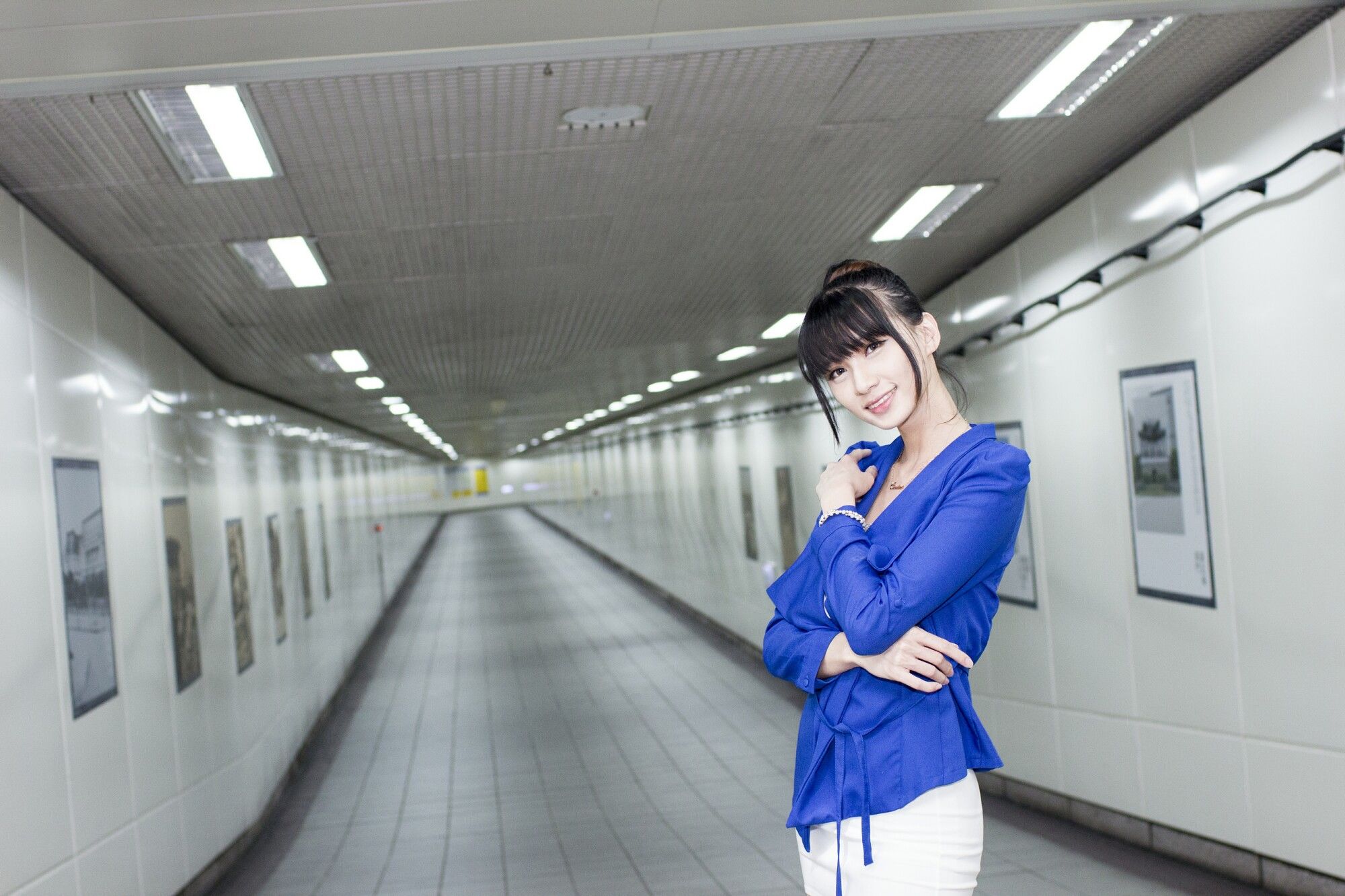 [台湾正妹] 蔡译心《中正紀念堂+富錦街時裝外拍》_第2张