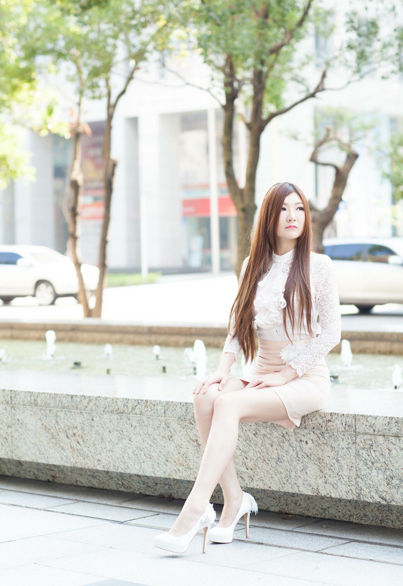 [台湾正妹] Michelle小羽《信義區街拍 蕾丝+包臀短裙》_第3张