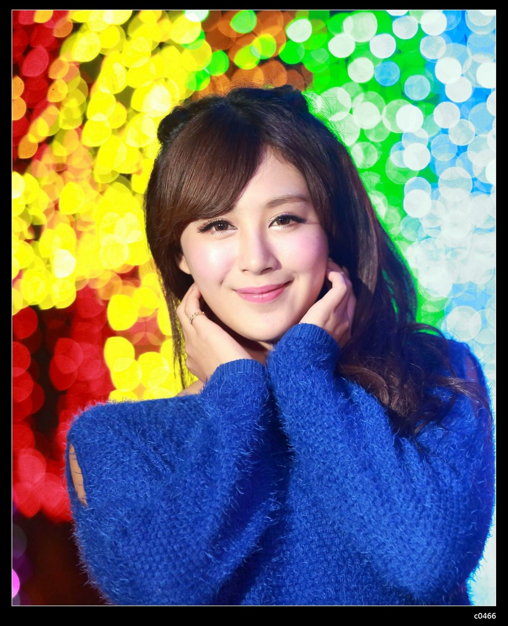 [台湾正妹] 夏晴Miso《圣诞夜黑丝街拍》_第4张