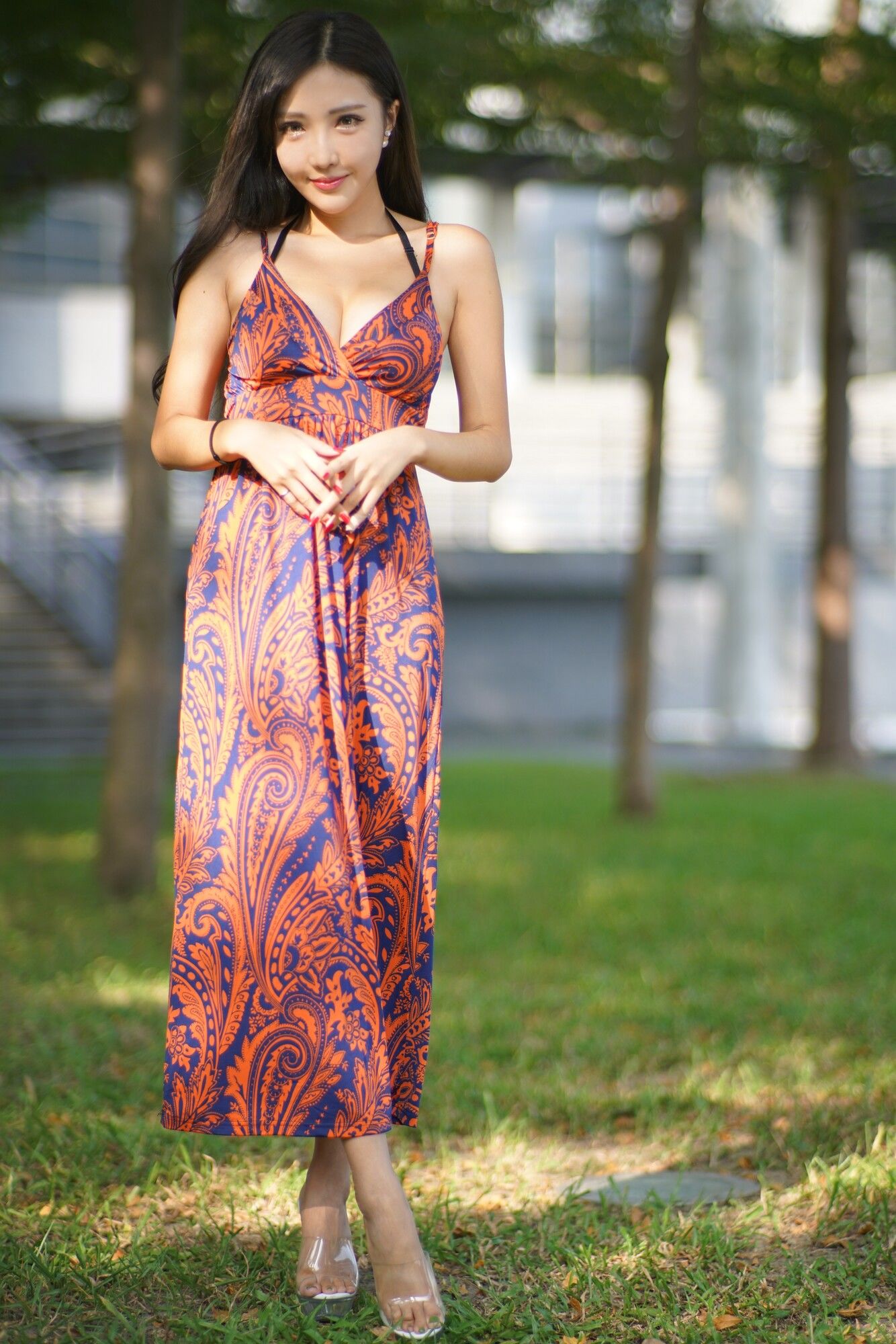 [台湾嫩模] 赵芸Syuan《台中美術館 长裙系列》_第1张