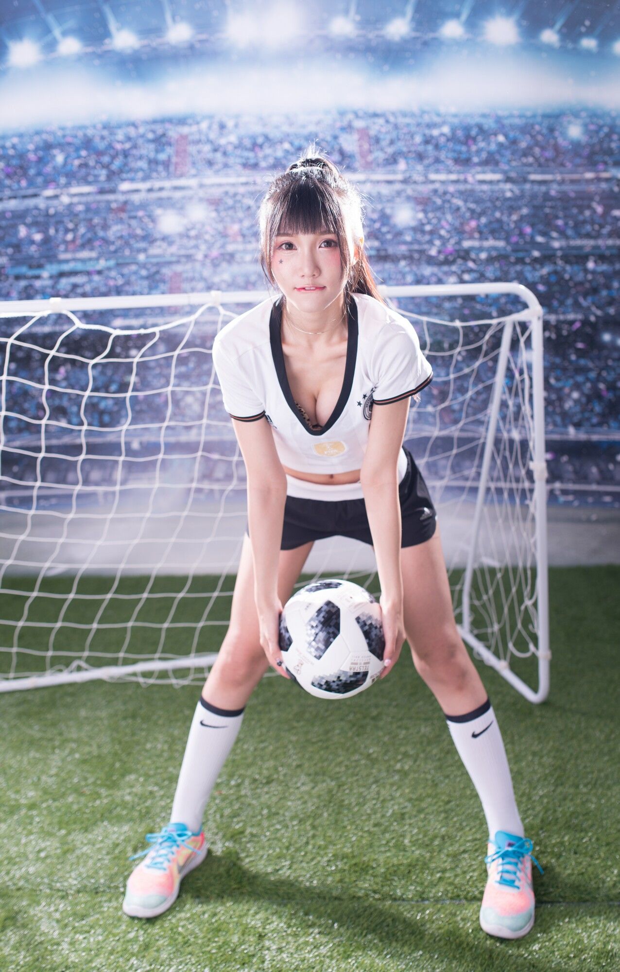 [台湾女神] 乔乔儿Sylvia《琴棚足球宝贝》_第5张