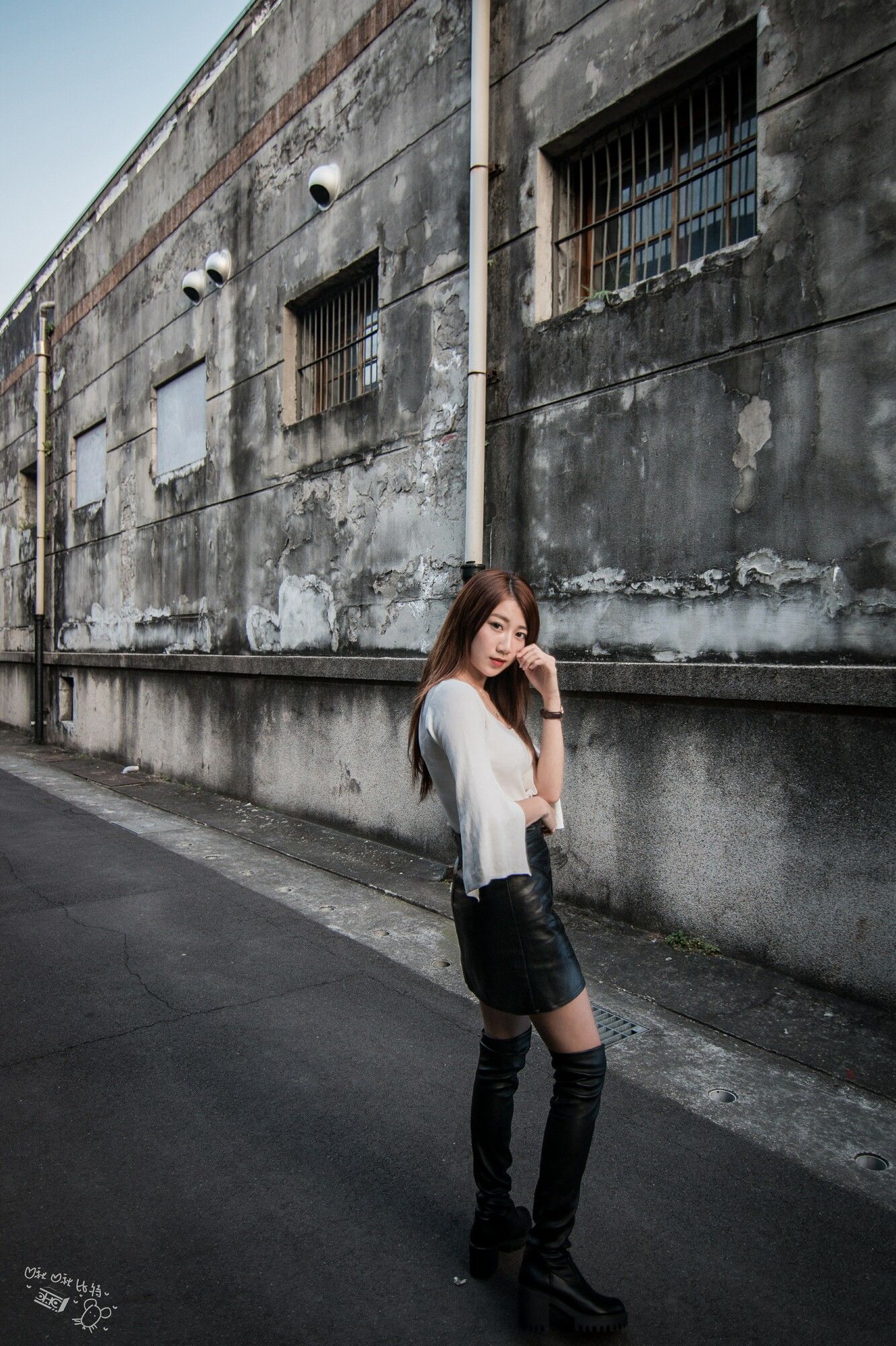 [台湾正妹] 啾比特(张嘉庭)《走光復新村甜美外拍短裙系列》_第3张