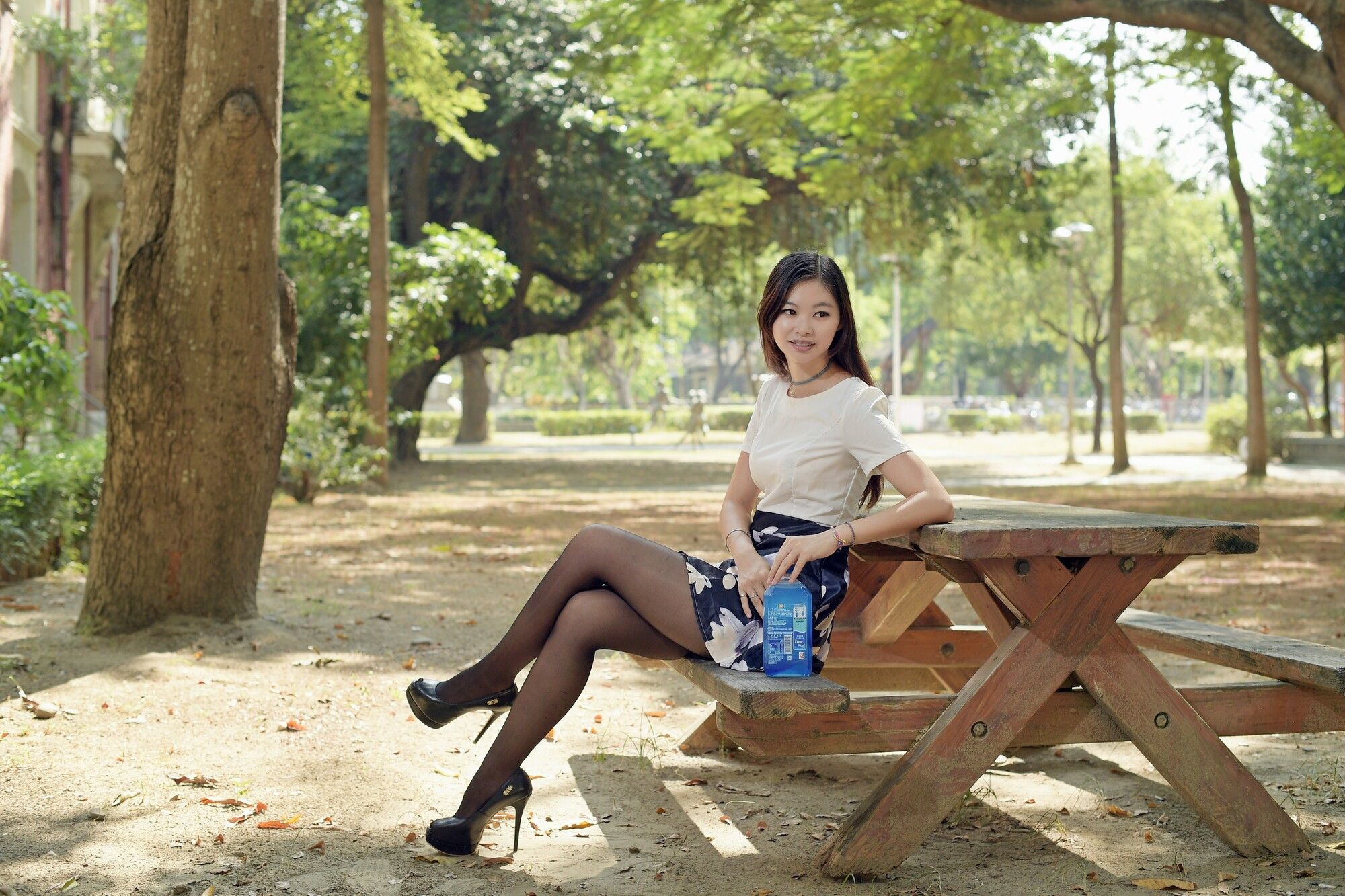 [台湾正妹] 小雯 - 成大外拍共两套服装_第1张