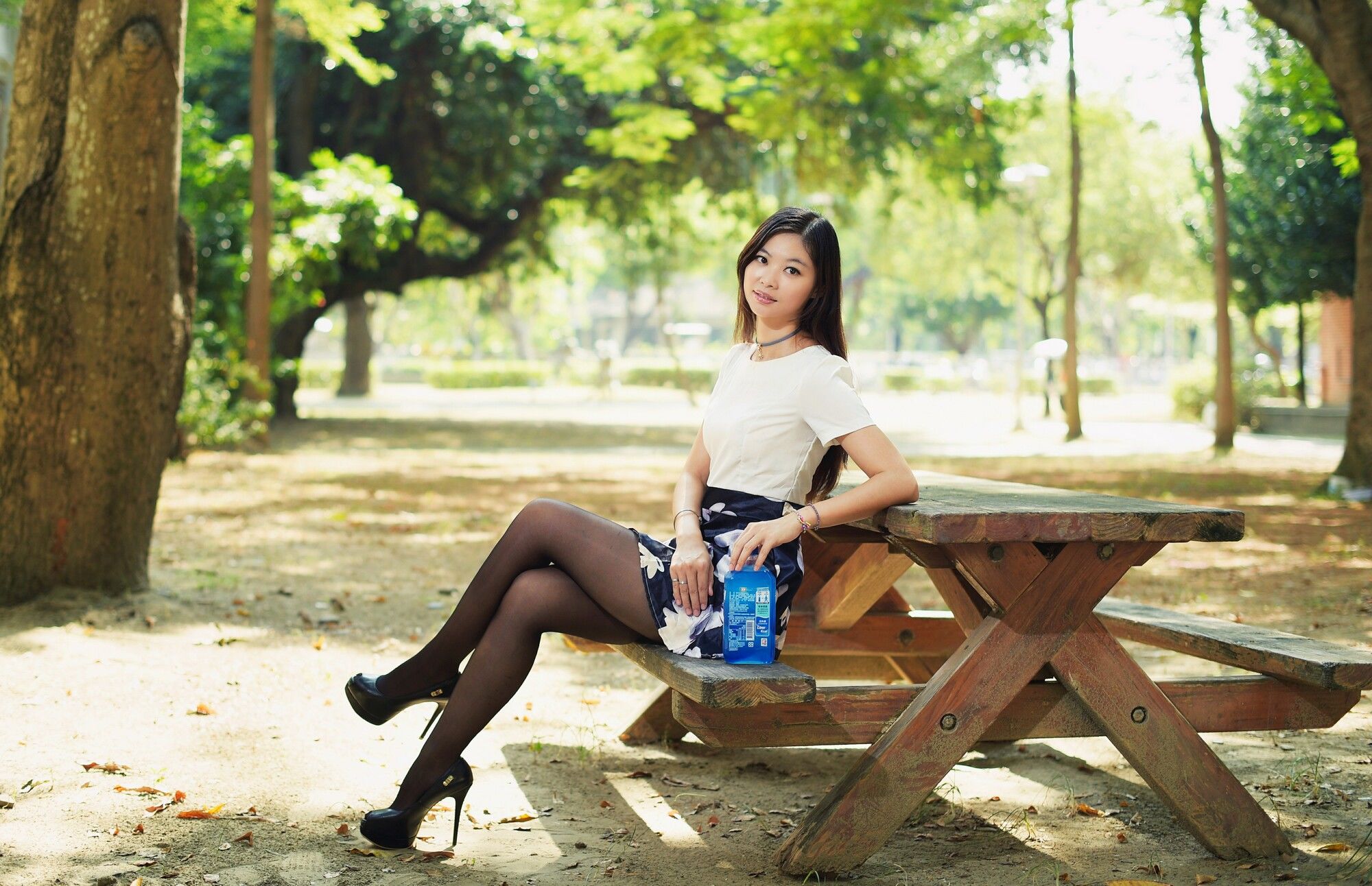 [台湾正妹] 小雯 - 成大外拍共两套服装_第2张