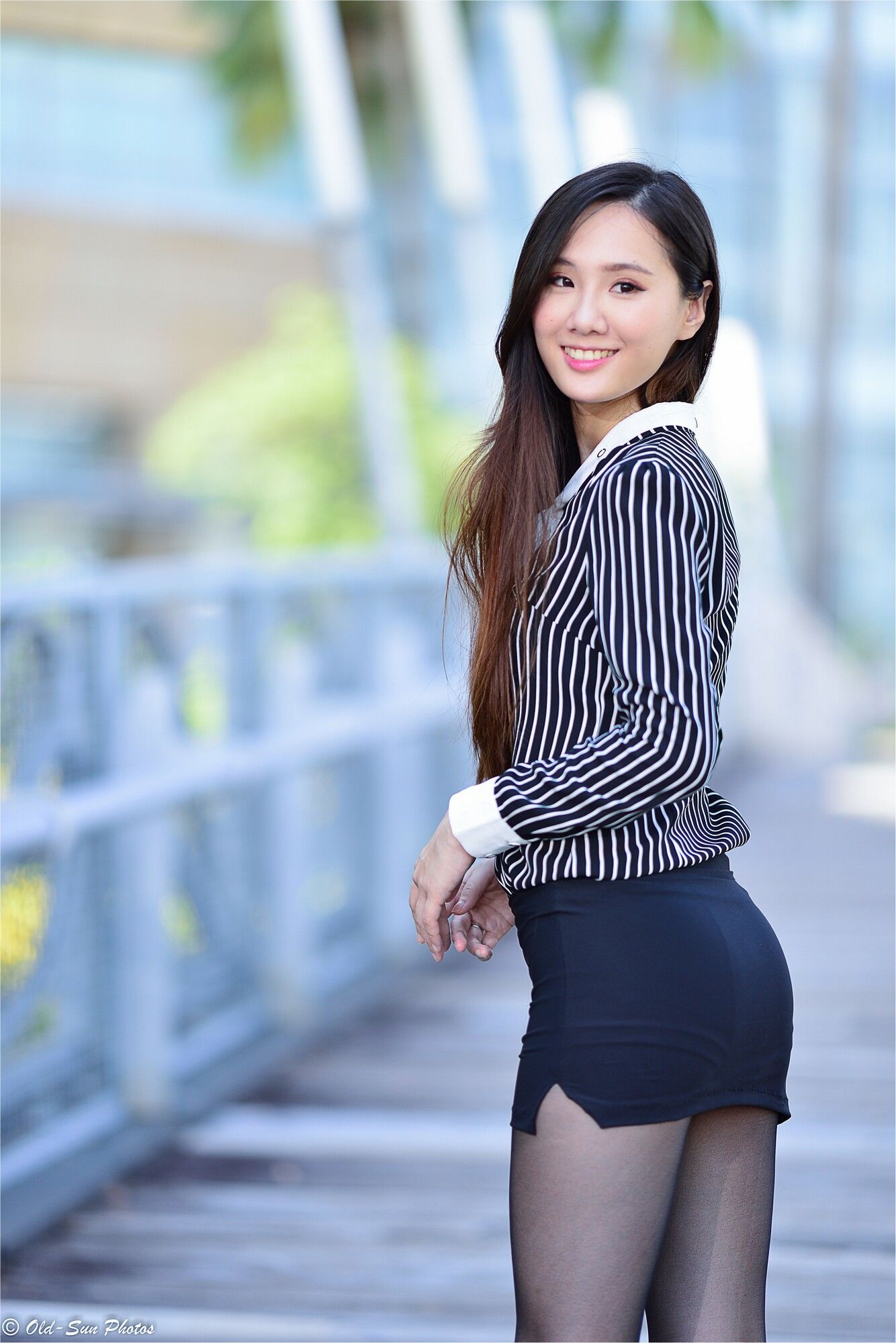 [台湾正妹] 张小米 - 黑丝OL女郎外拍_第2张