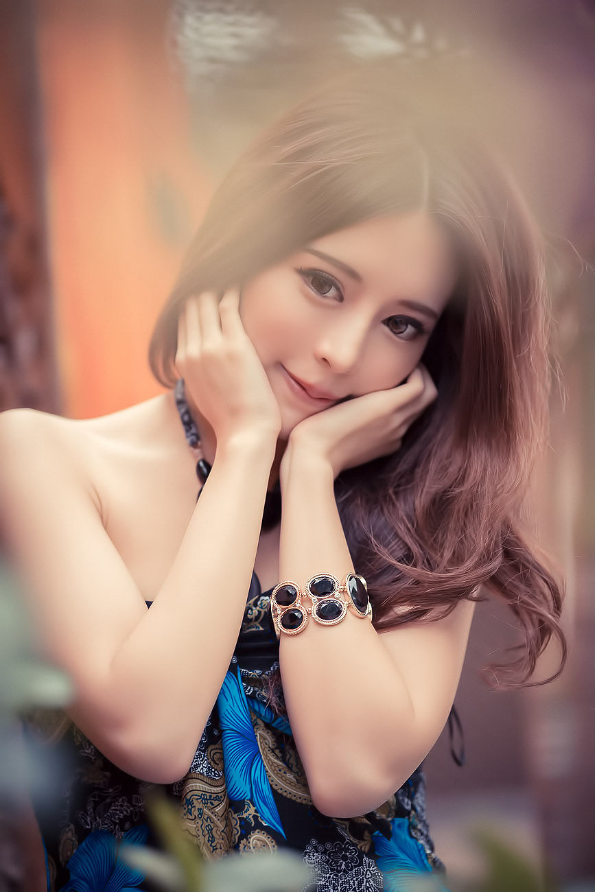 [台湾正妹] 大眼正妹张齐郡《炫彩外拍》_第1张