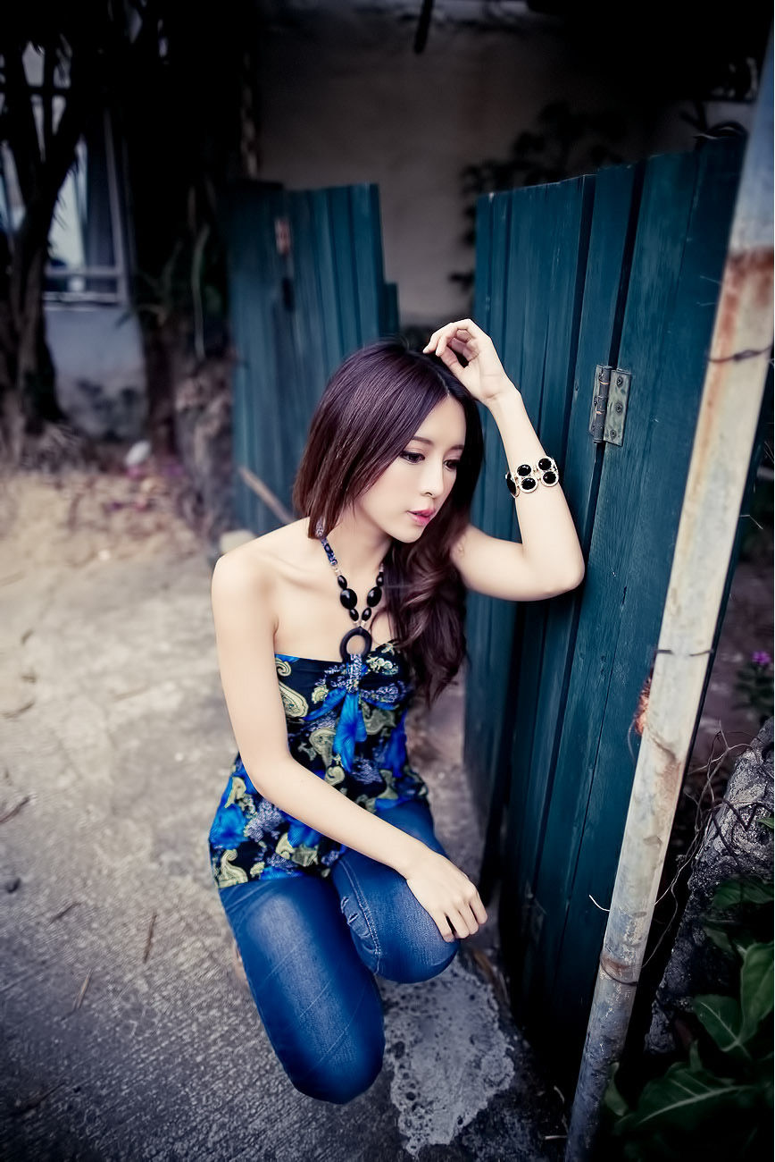 [台湾正妹] 大眼正妹张齐郡《炫彩外拍》_第2张