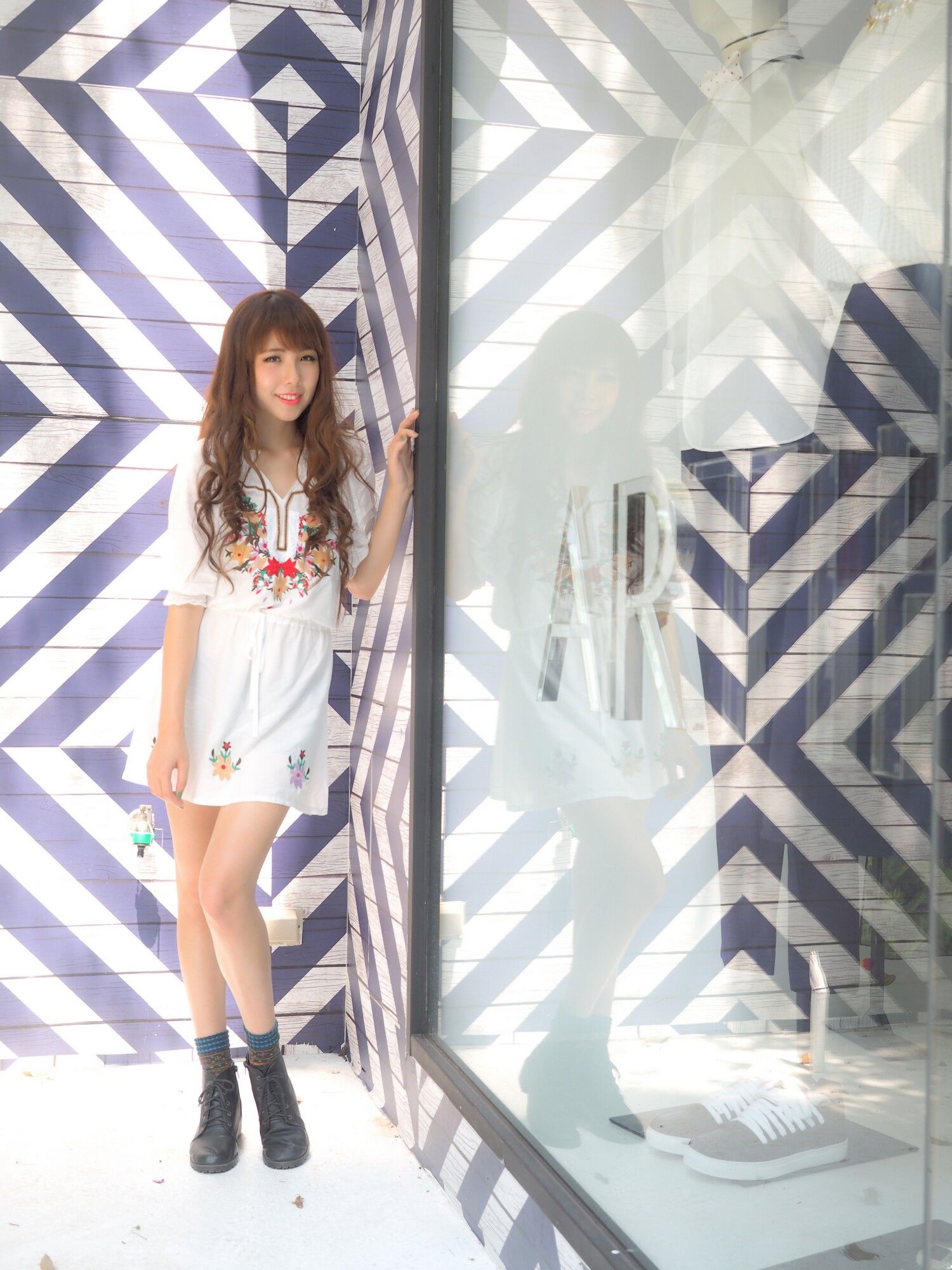 [台湾女神] 捲捲《東區街拍》_第2张