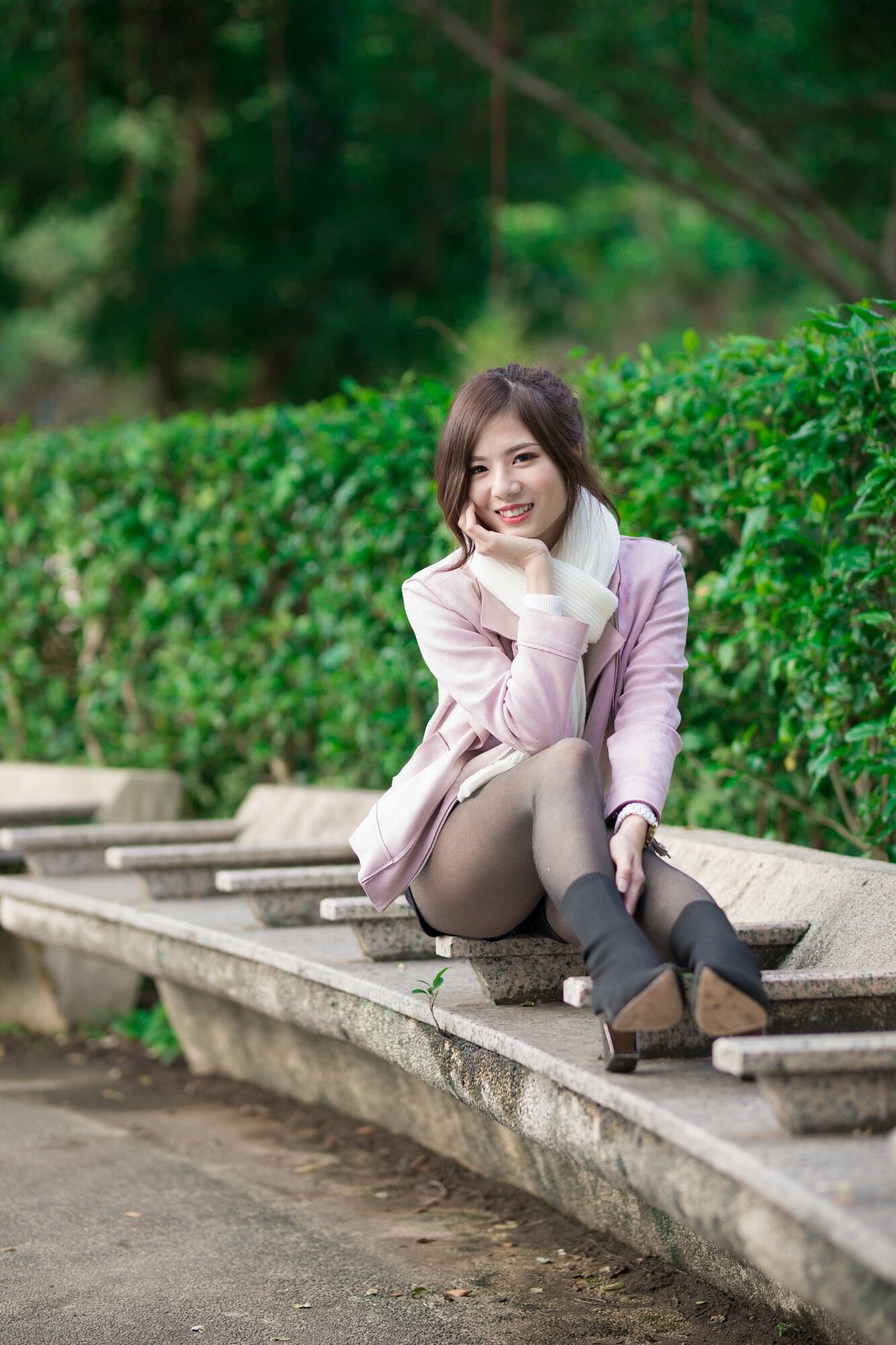 [台湾正妹] 方唯真 - 3套服装黑丝街拍_第2张