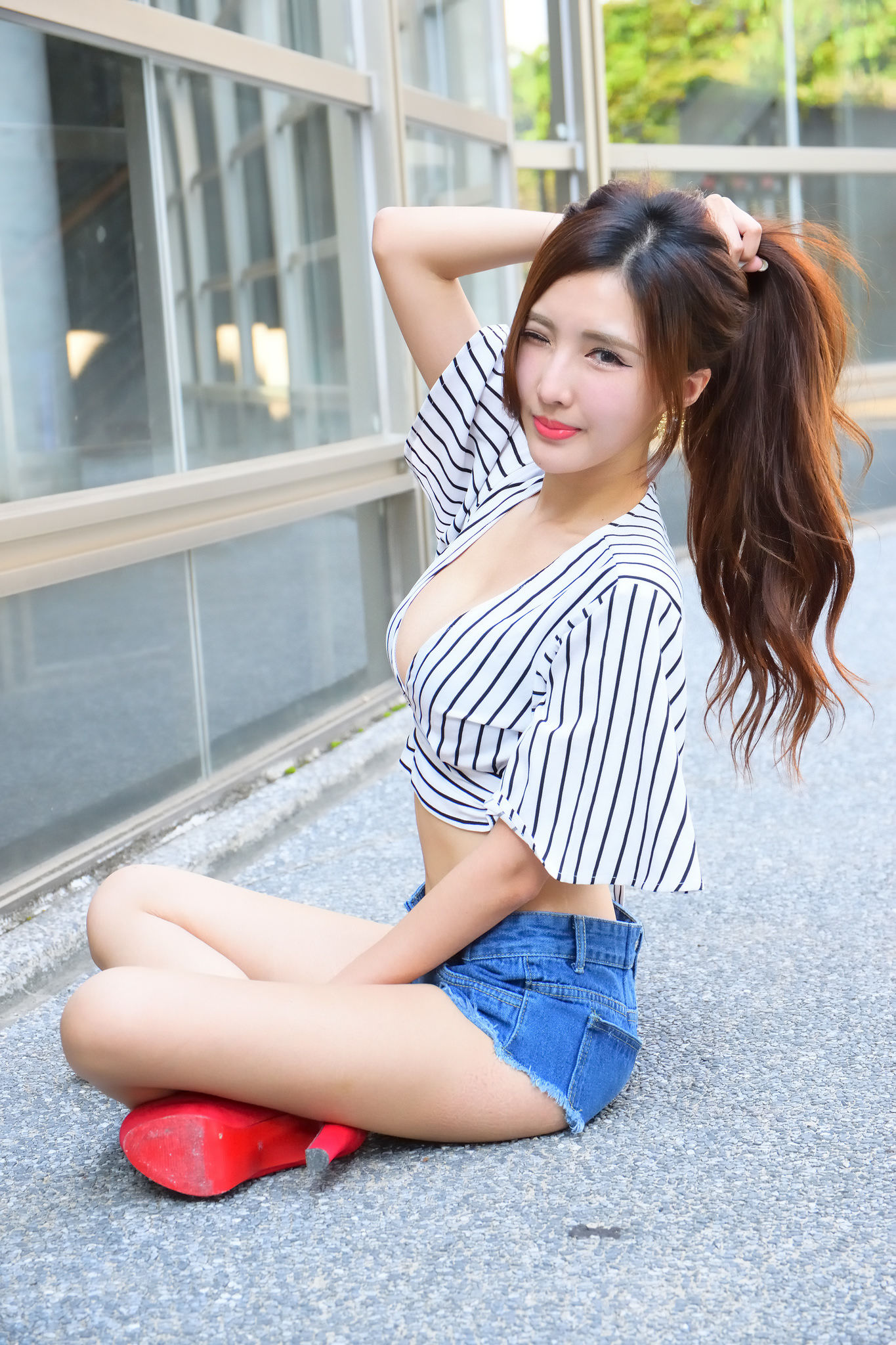 [台湾正妹] 赵芸Syuan《成熟长腿美女街拍》_第2张