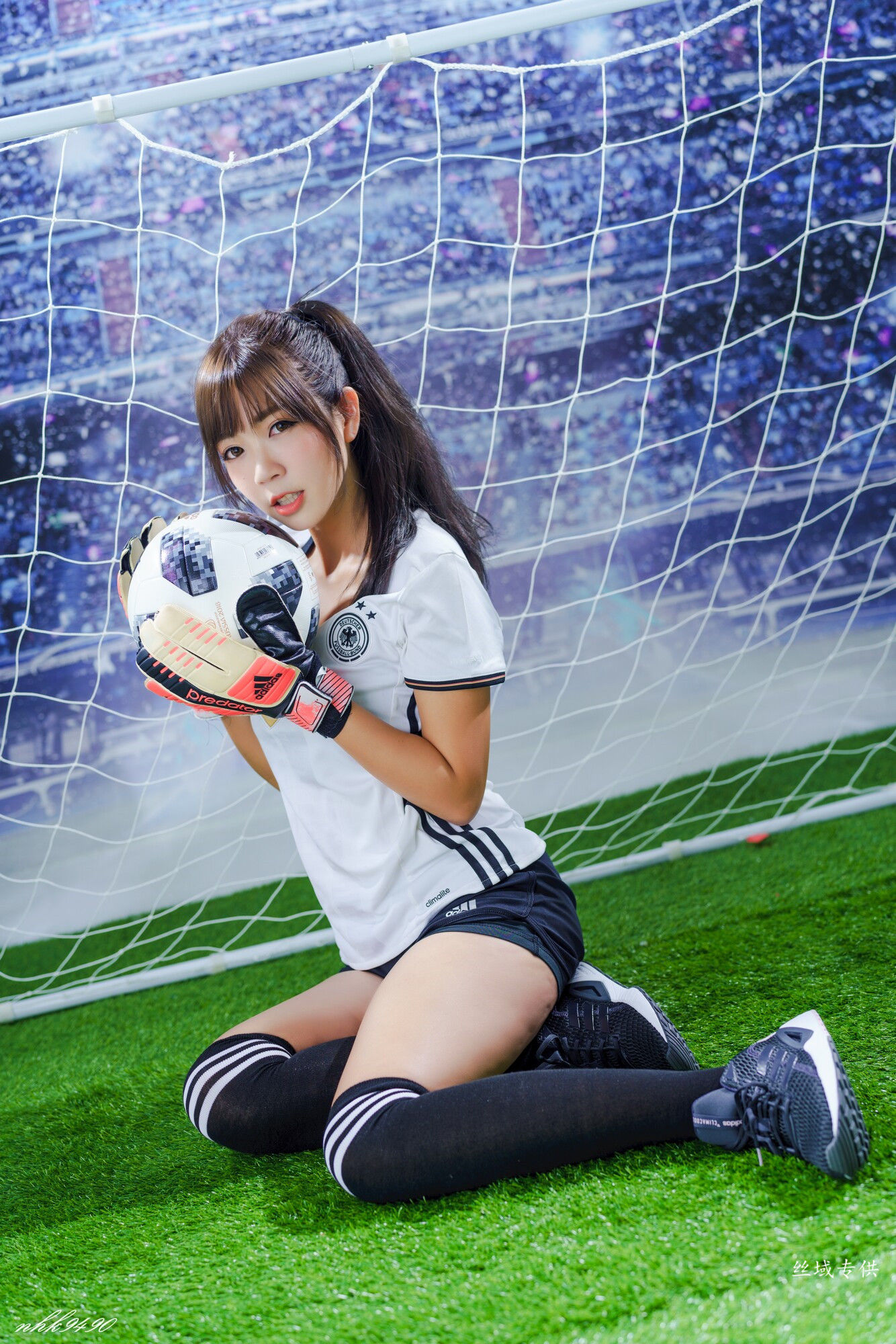 [台湾正妹]  薩琳 足球&嘻哈風（兩套服裝）_第3张