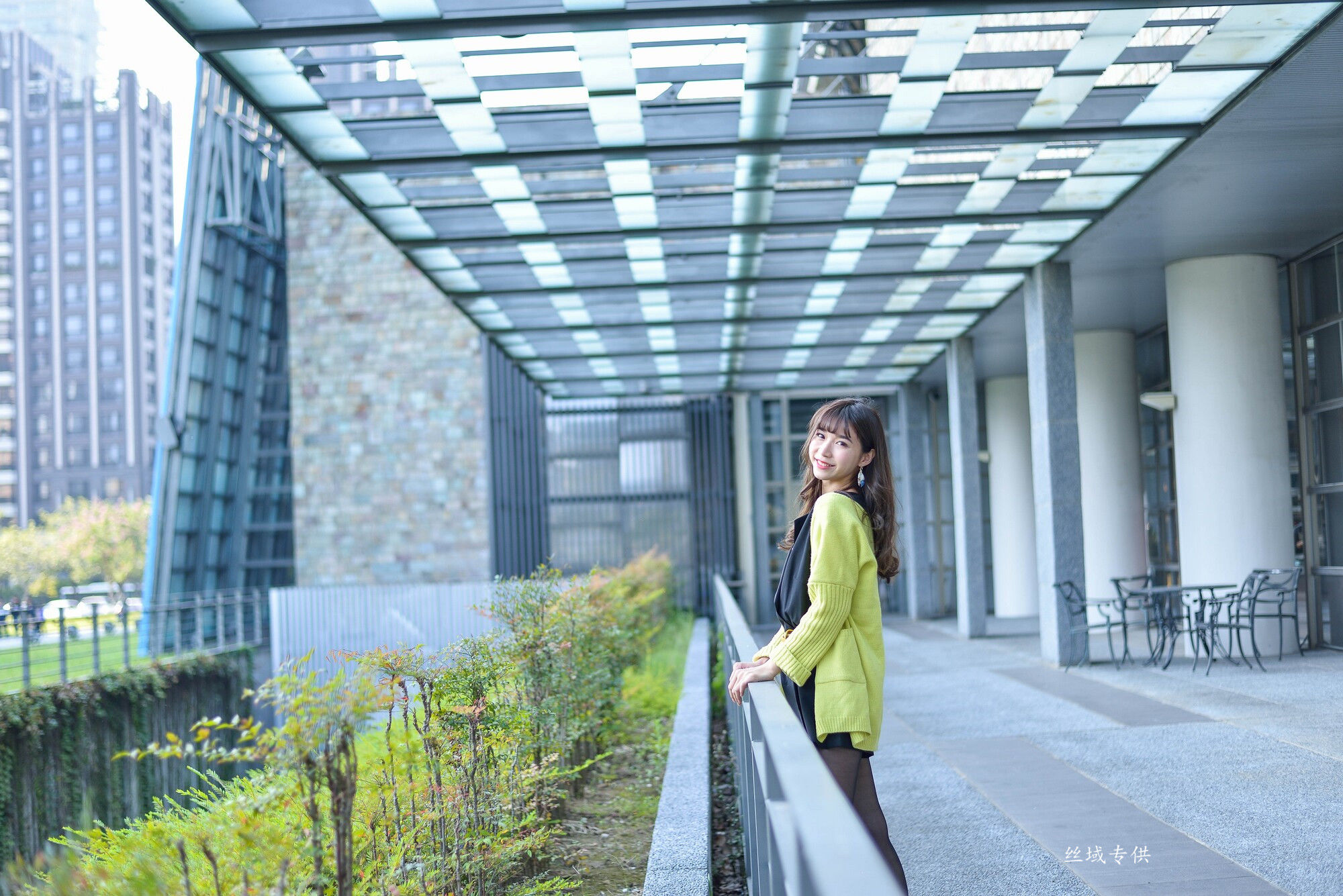 [台湾正妹] 題題 國美館.時裝 黑丝街拍_第3张