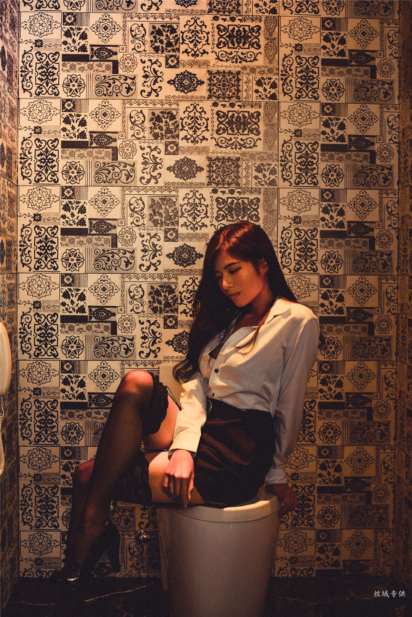 [台湾正妹] 方唯真 性感.芭蕾城市渡假旅店 黑丝OL_第1张