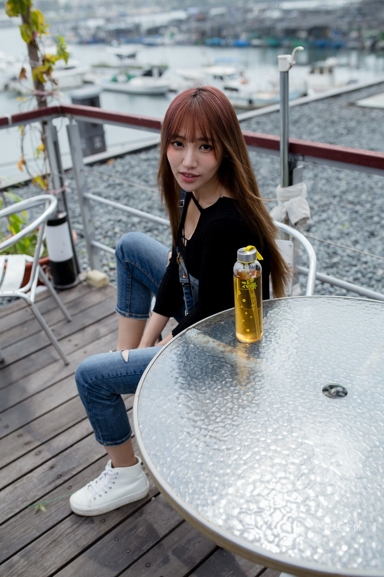 [台湾正妹] 比比 牛仔紧身裤_第1张