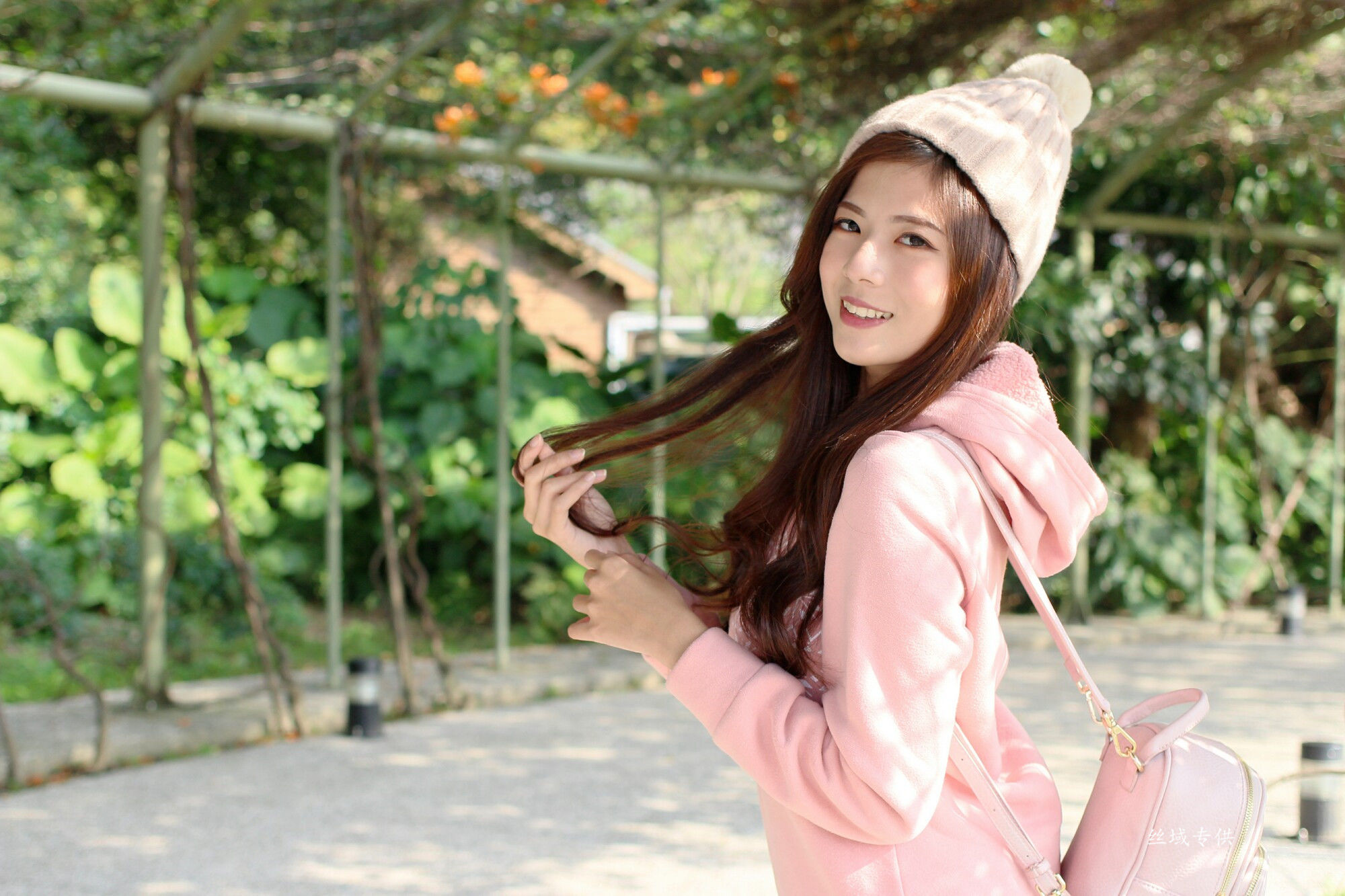 [台湾正妹] 方唯真 花博外拍（三套服裝）_第3张