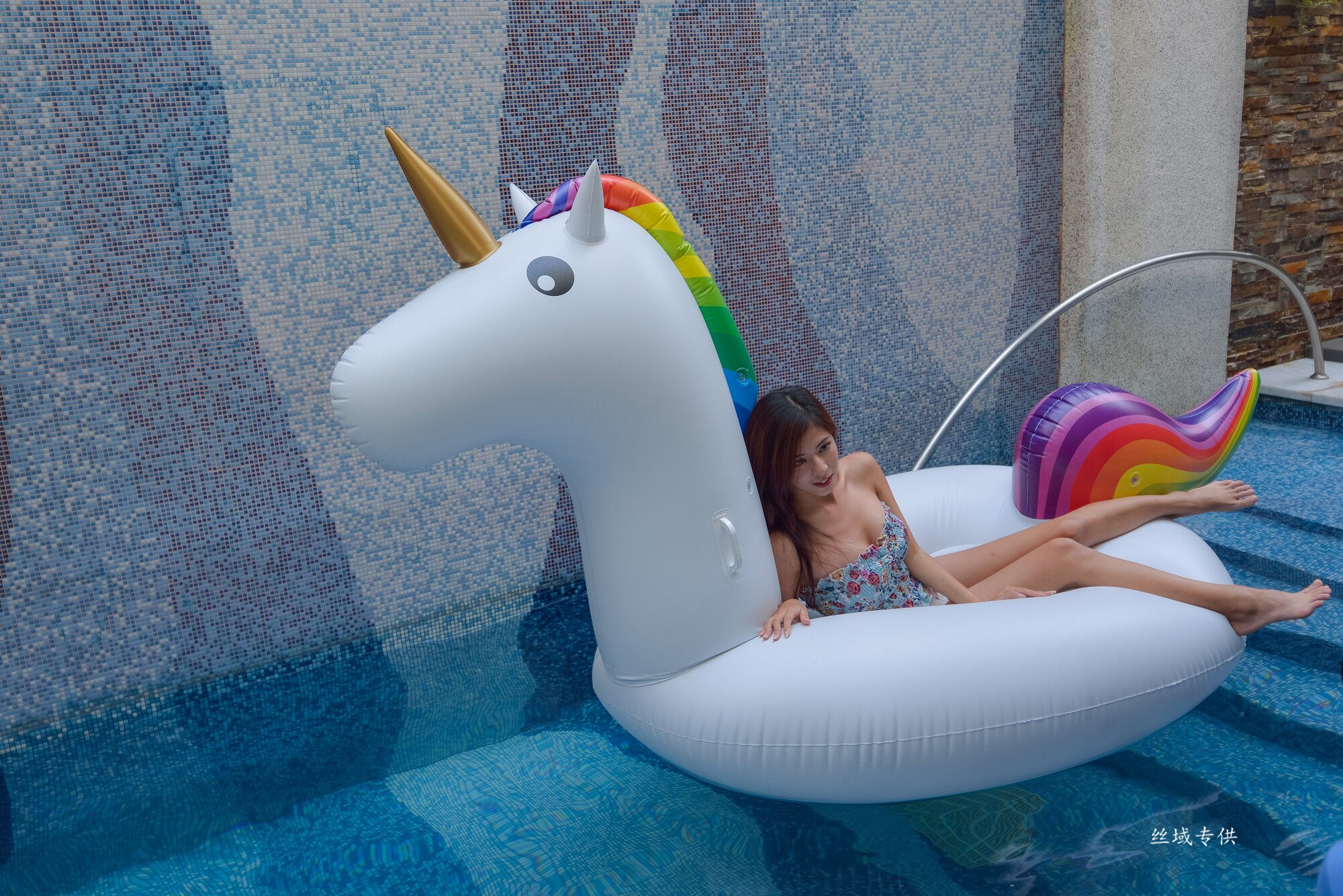 [台湾正妹] 方唯真 芭蕾.性感旅拍 浴室_第2张