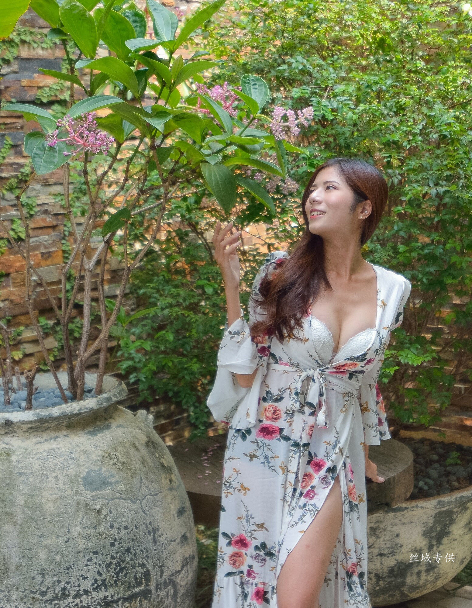 [台湾正妹] 方唯真 芭蕾.性感旅拍 长裙_第1张