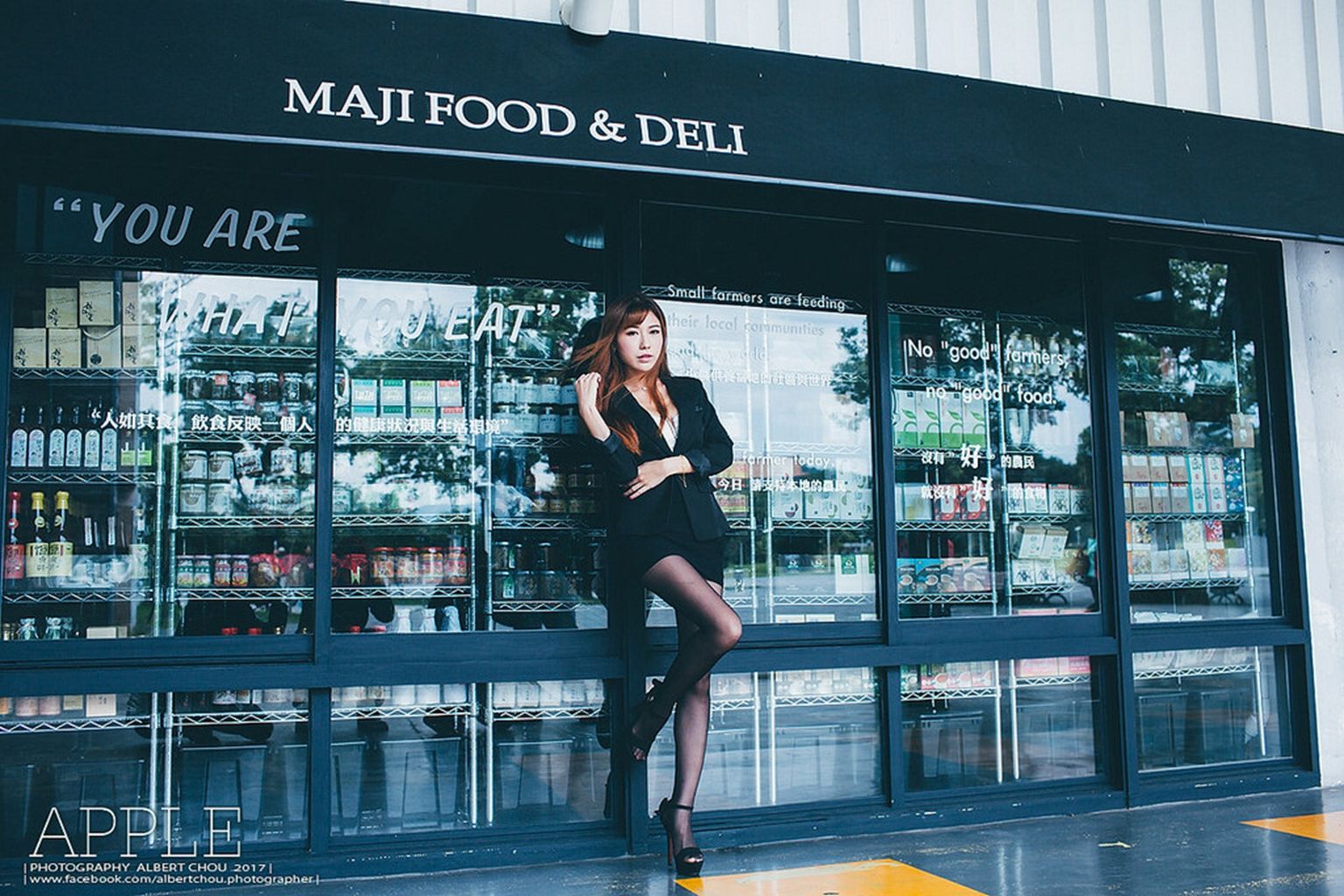 [台湾女神]  张闵净(小净) - 黑丝OL街拍女神_第1张