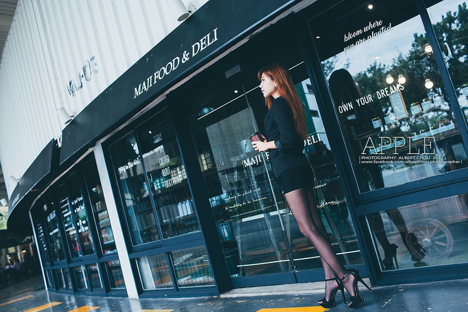 [台湾女神]  张闵净(小净) - 黑丝OL街拍女神_第2张