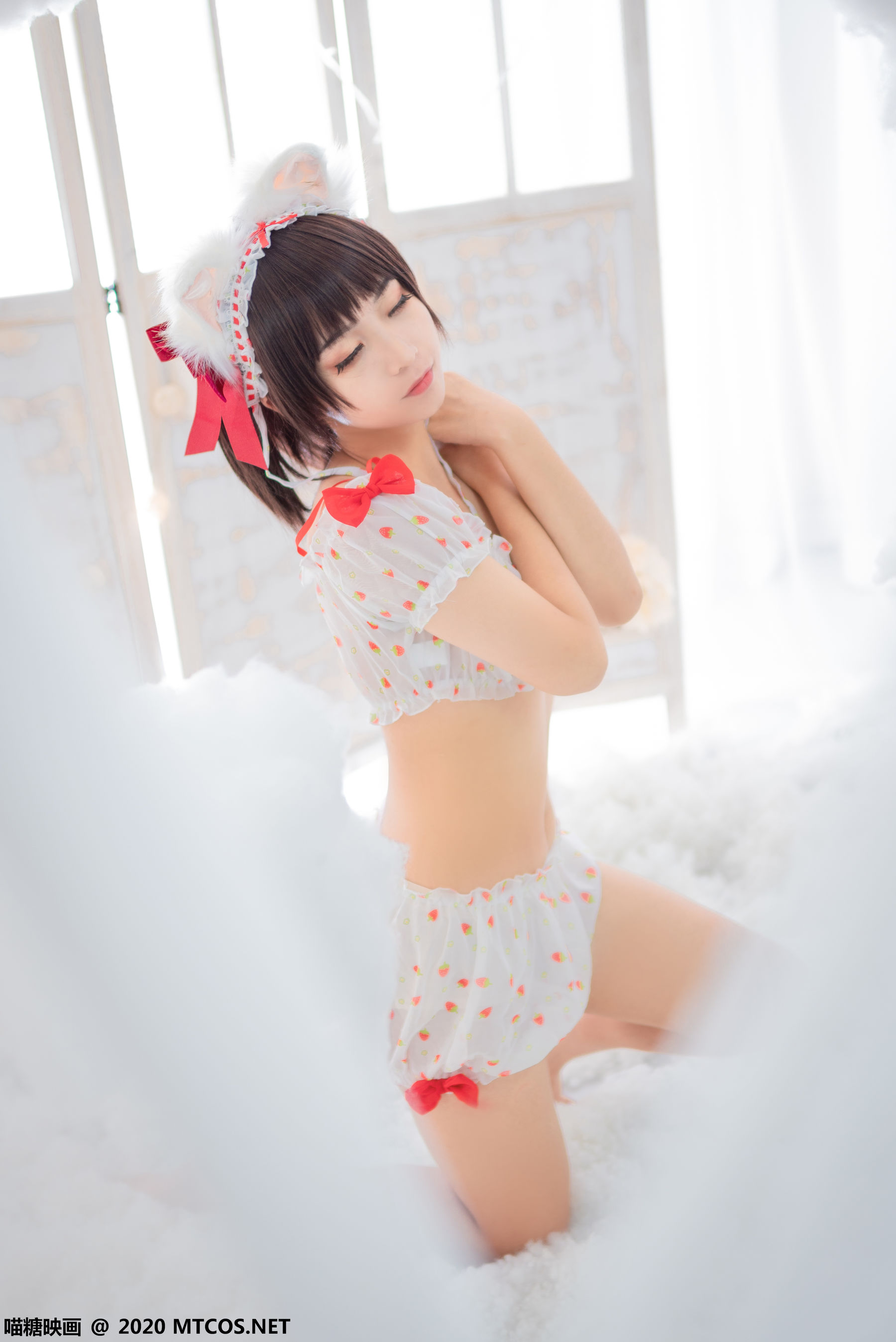 [喵糖映画] VOL.155 蠢沫沫 草莓印花小夜衣_第2张