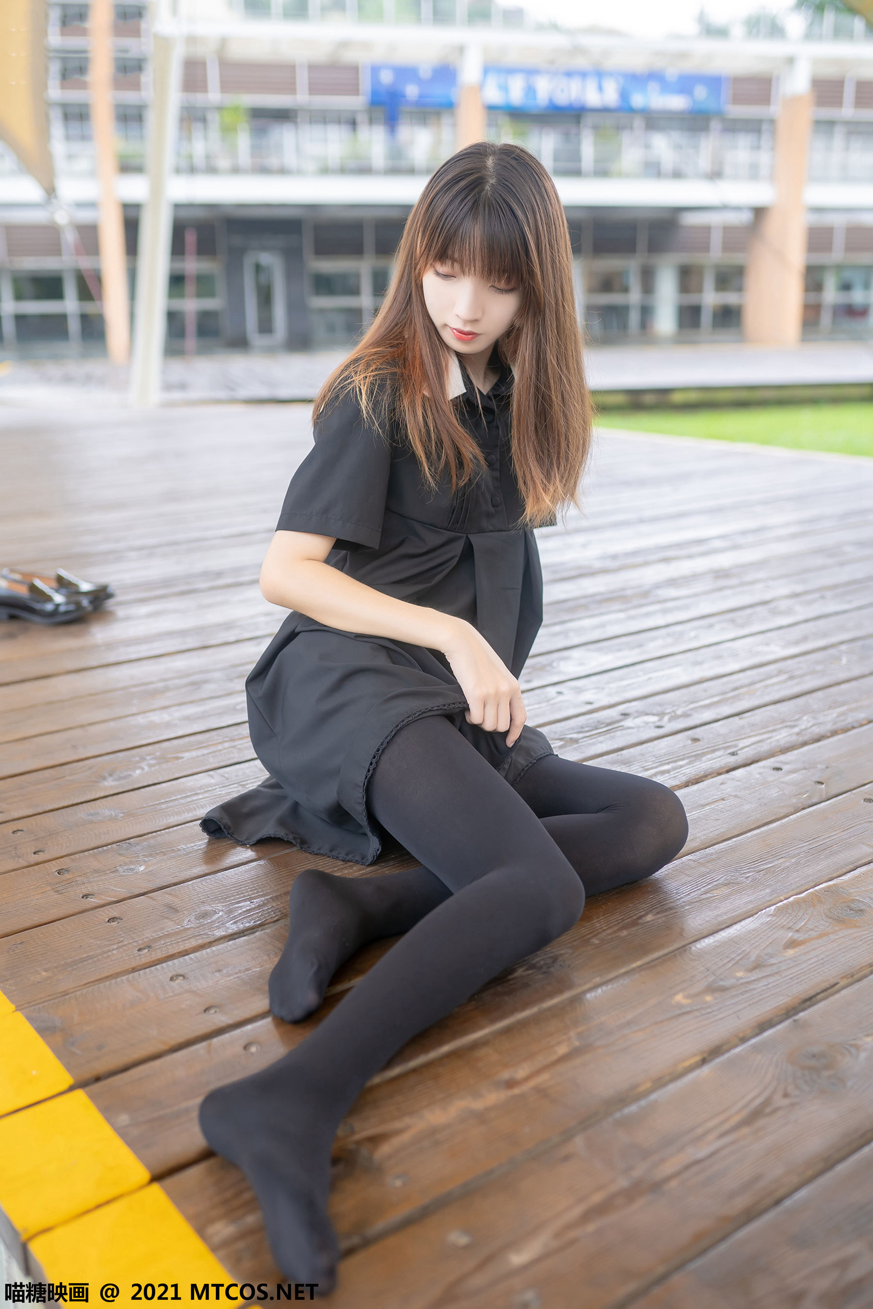 [喵糖映画] VOL.423 祖木子 黑裙黑袜_第1张