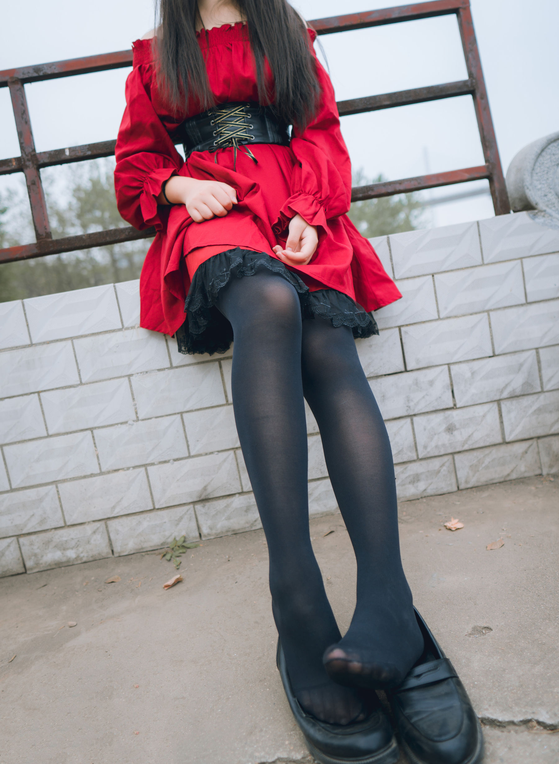 [喵糖映画] VOL.453 lovely呆玄 - 红与黑 写真套图_第1张