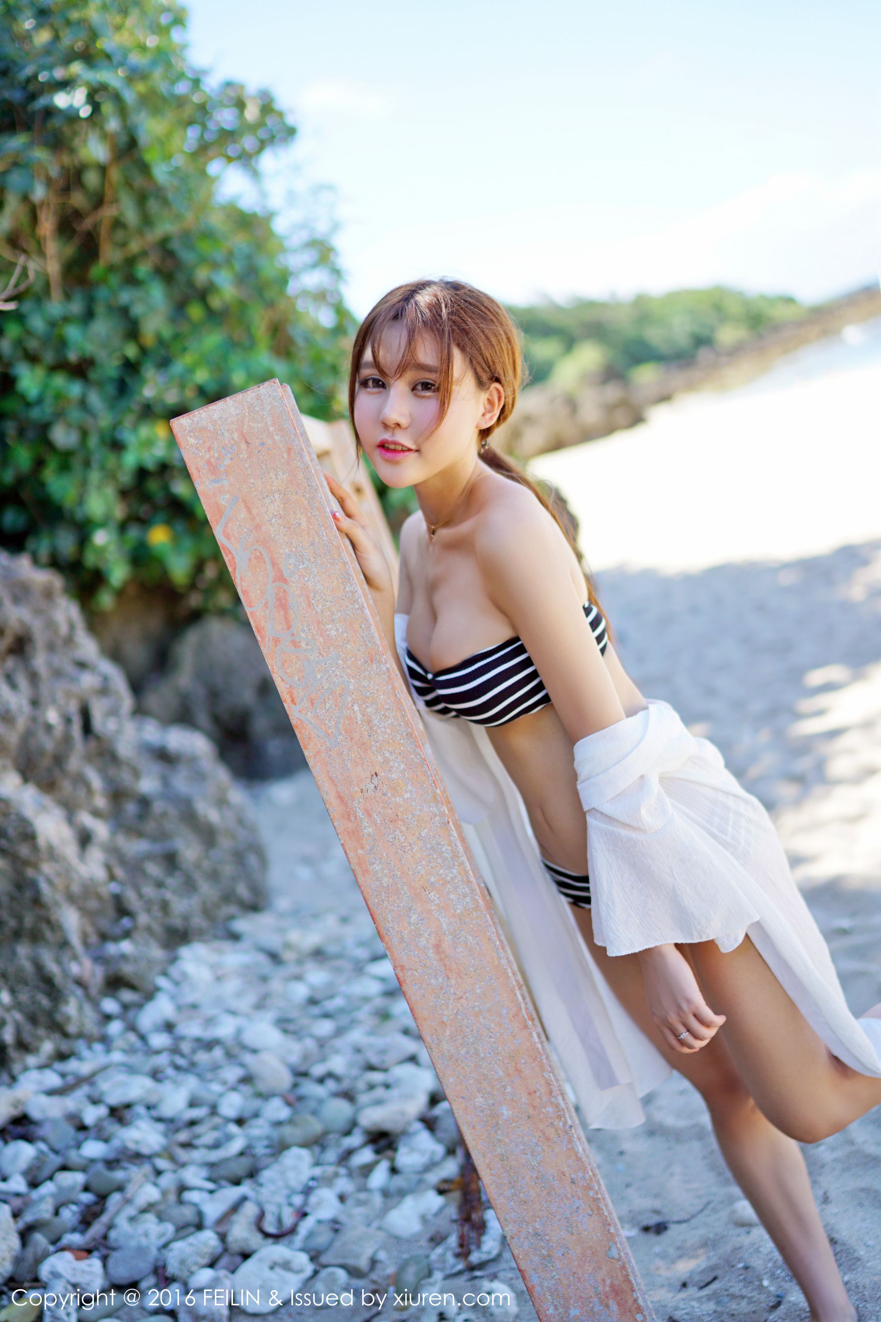 Milk楚楚《海边比基尼+泳装》 [嗲囡囡FEILIN] Vol.045_第2张