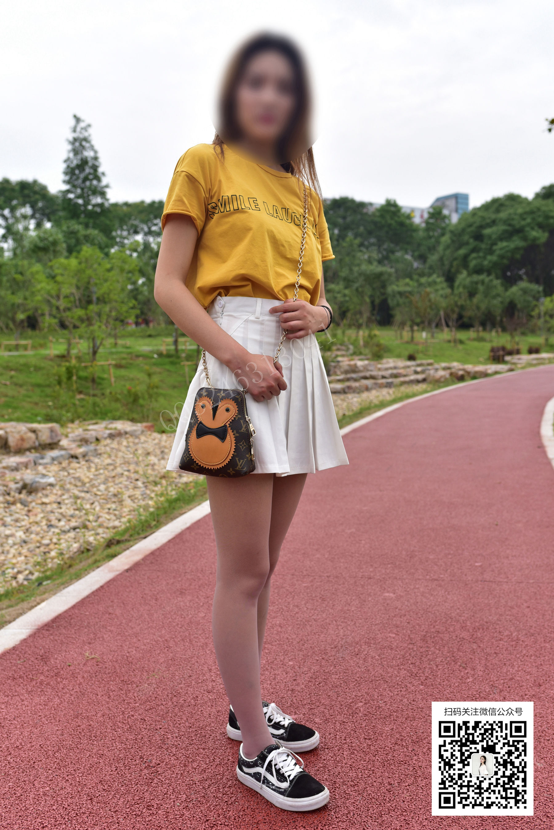 [大生模拍] No.066 静静 湿润的丝袜脚_第2张